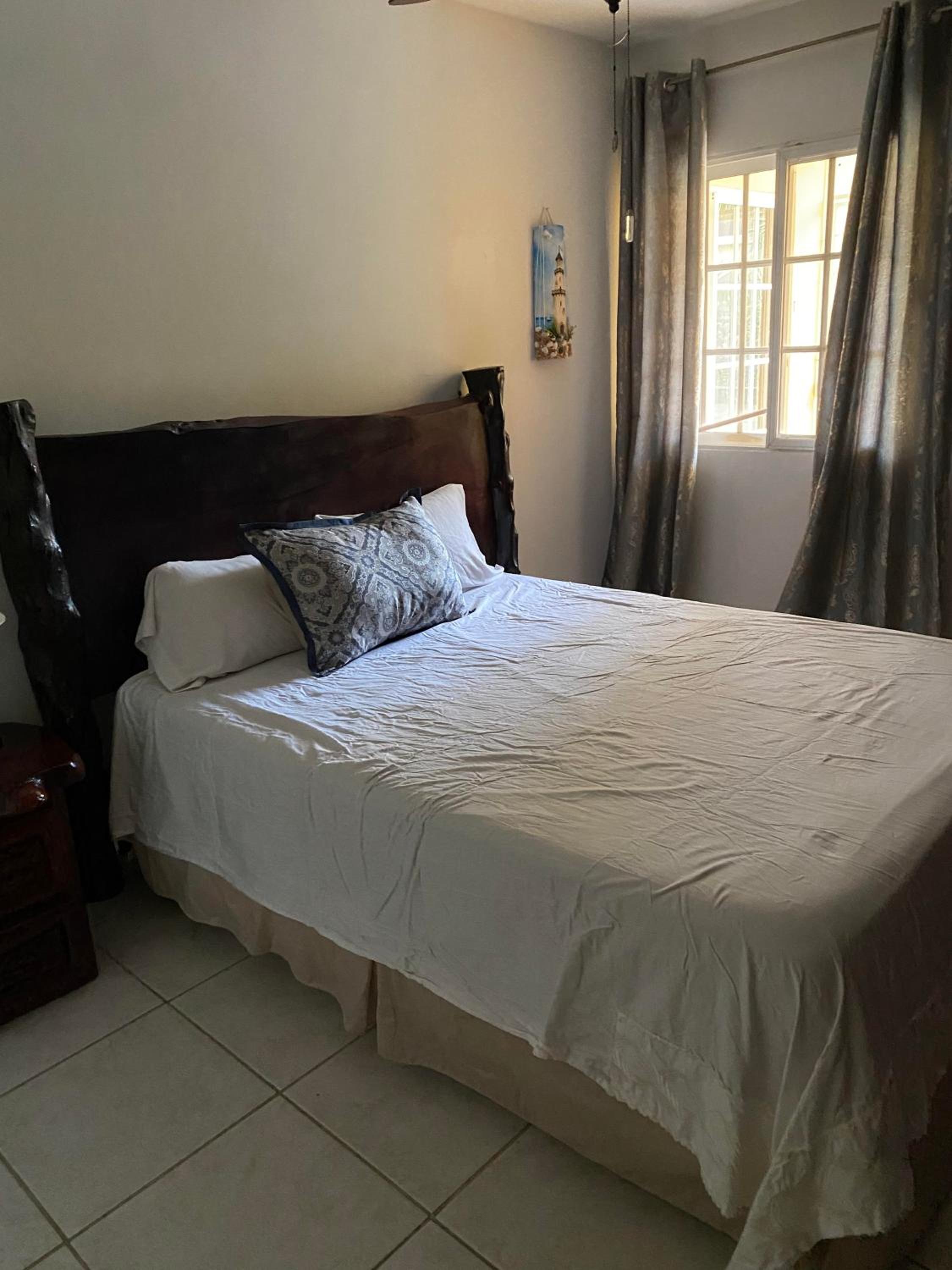 Three-Bedroom House photo 2