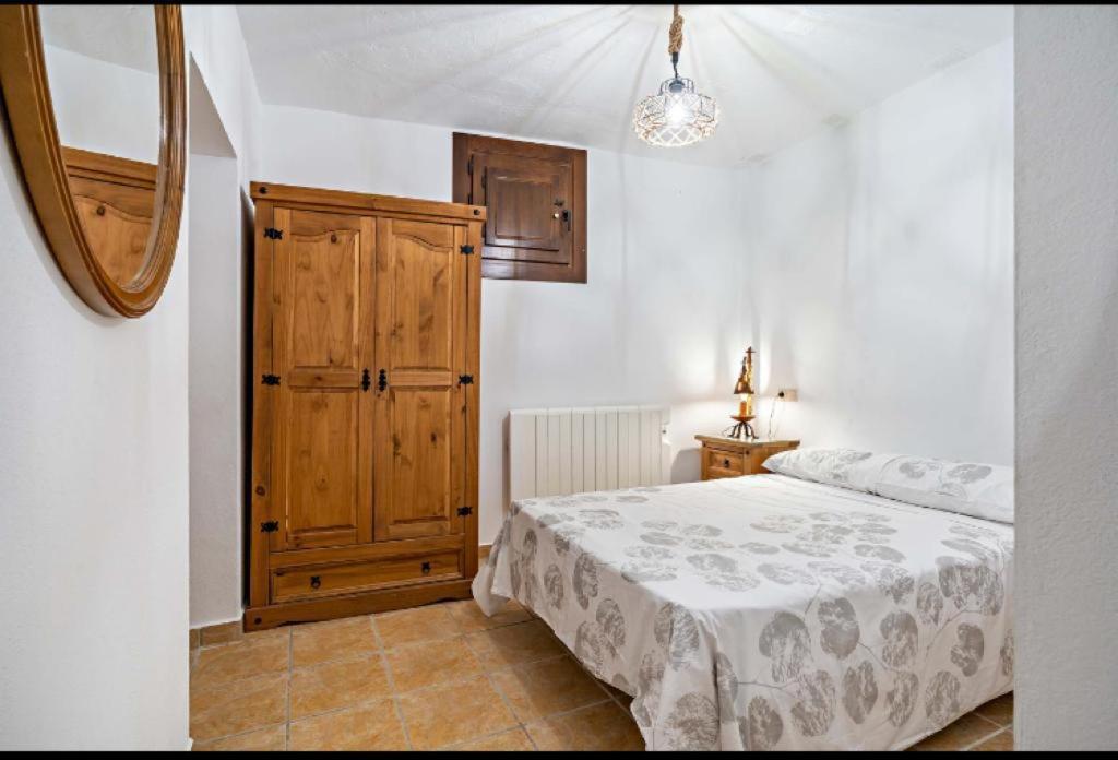 Five-Bedroom House photo 2