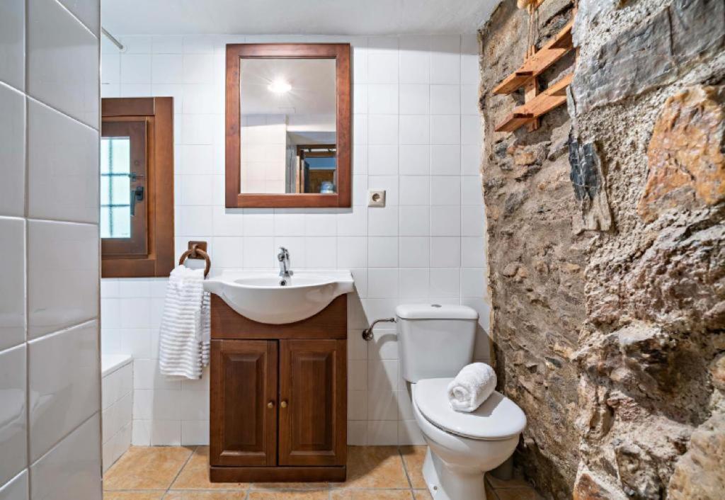 Five-Bedroom House photo 3
