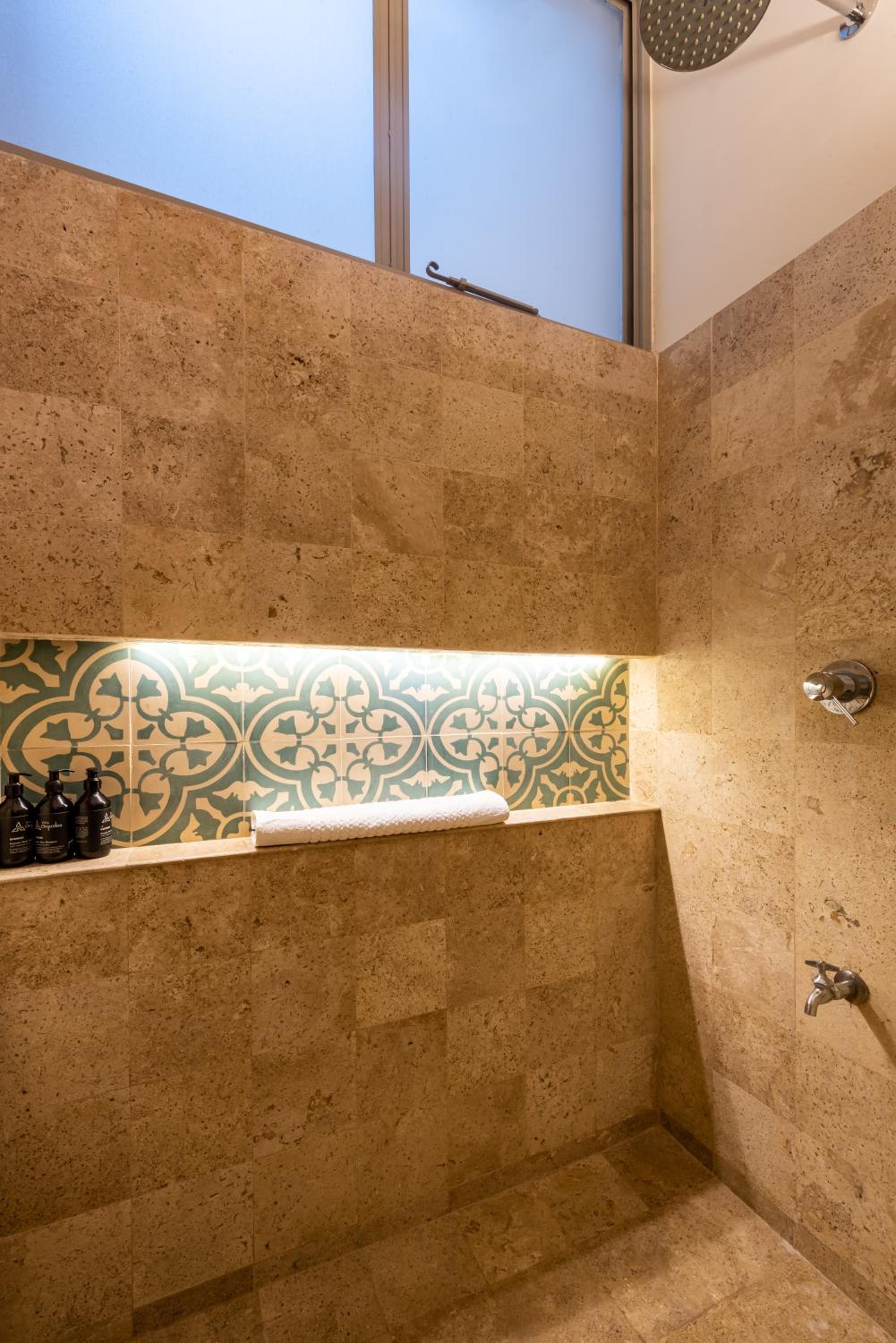 Superior King Room - Photo 9