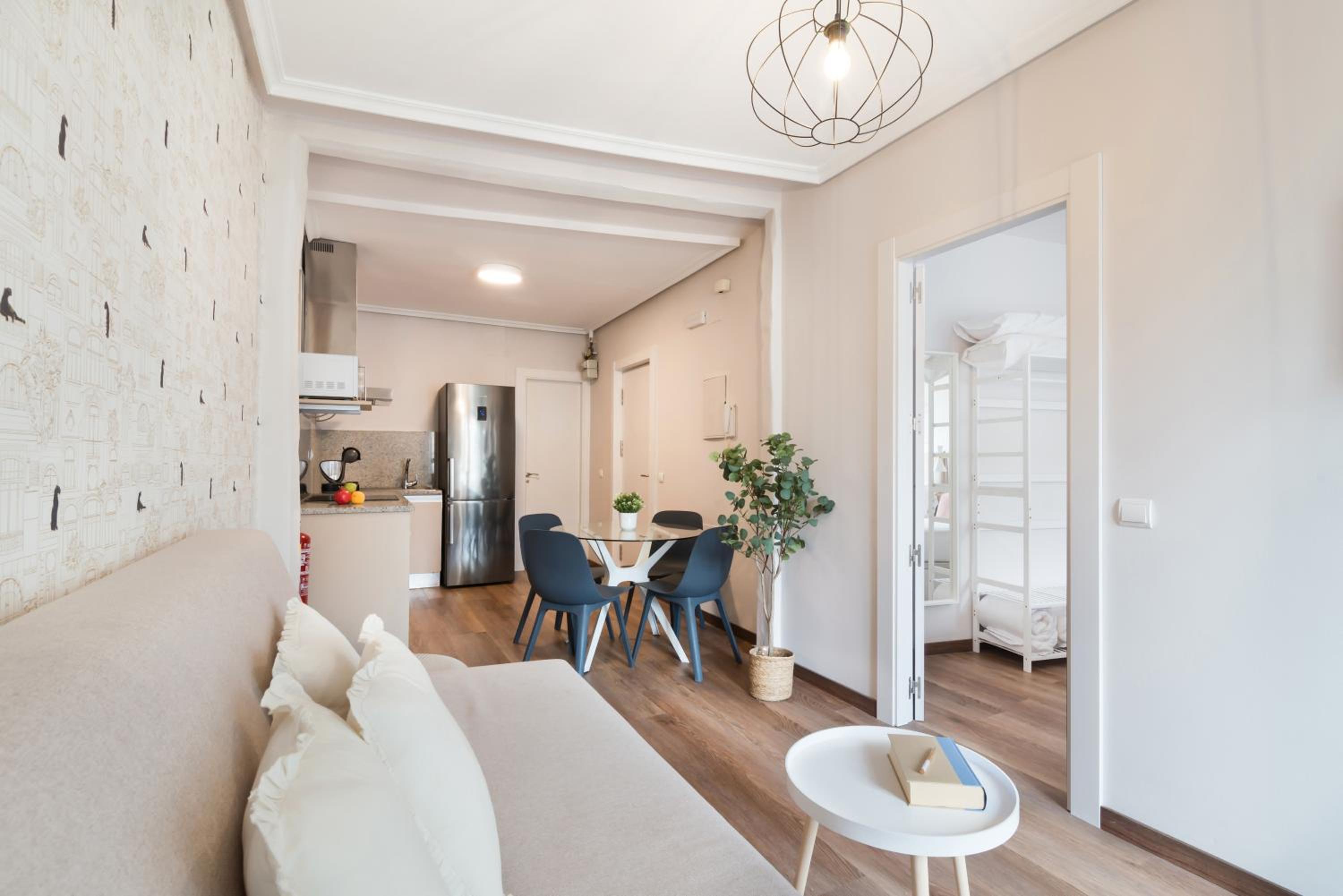 Apartamento de una habitación con balcón