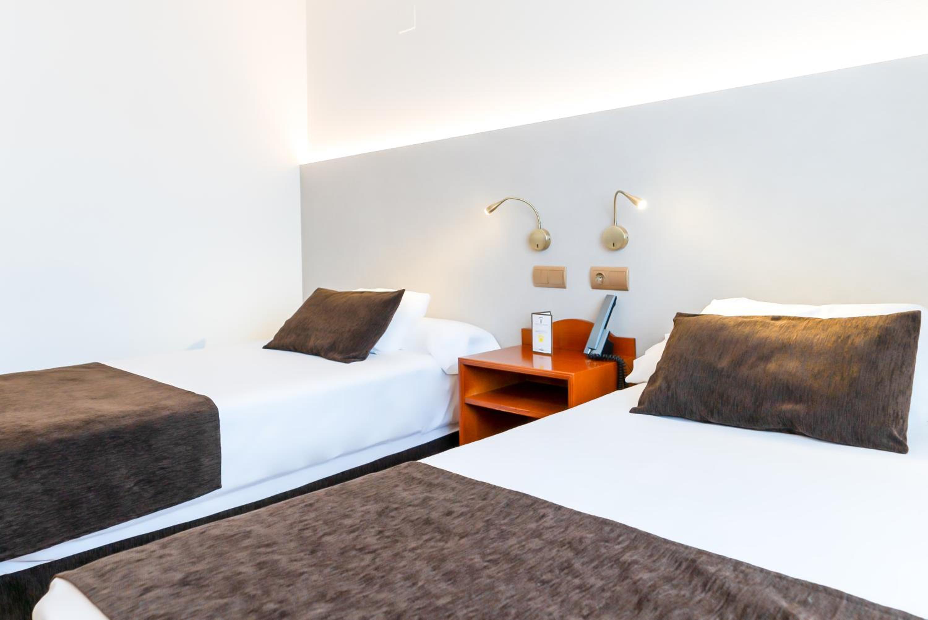 Double or Twin Room - Photo 3