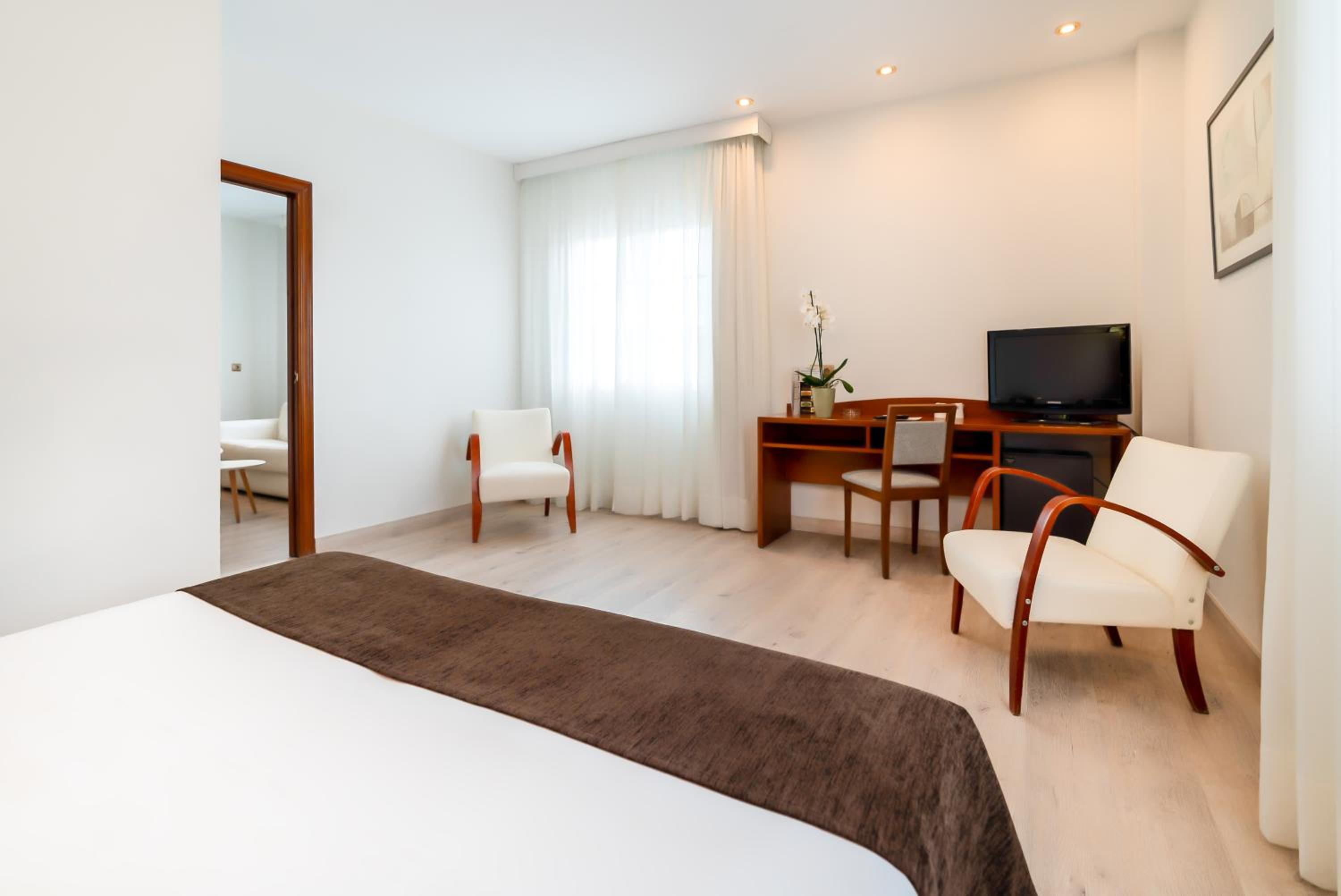Superior Double or Twin Room - Photo 3