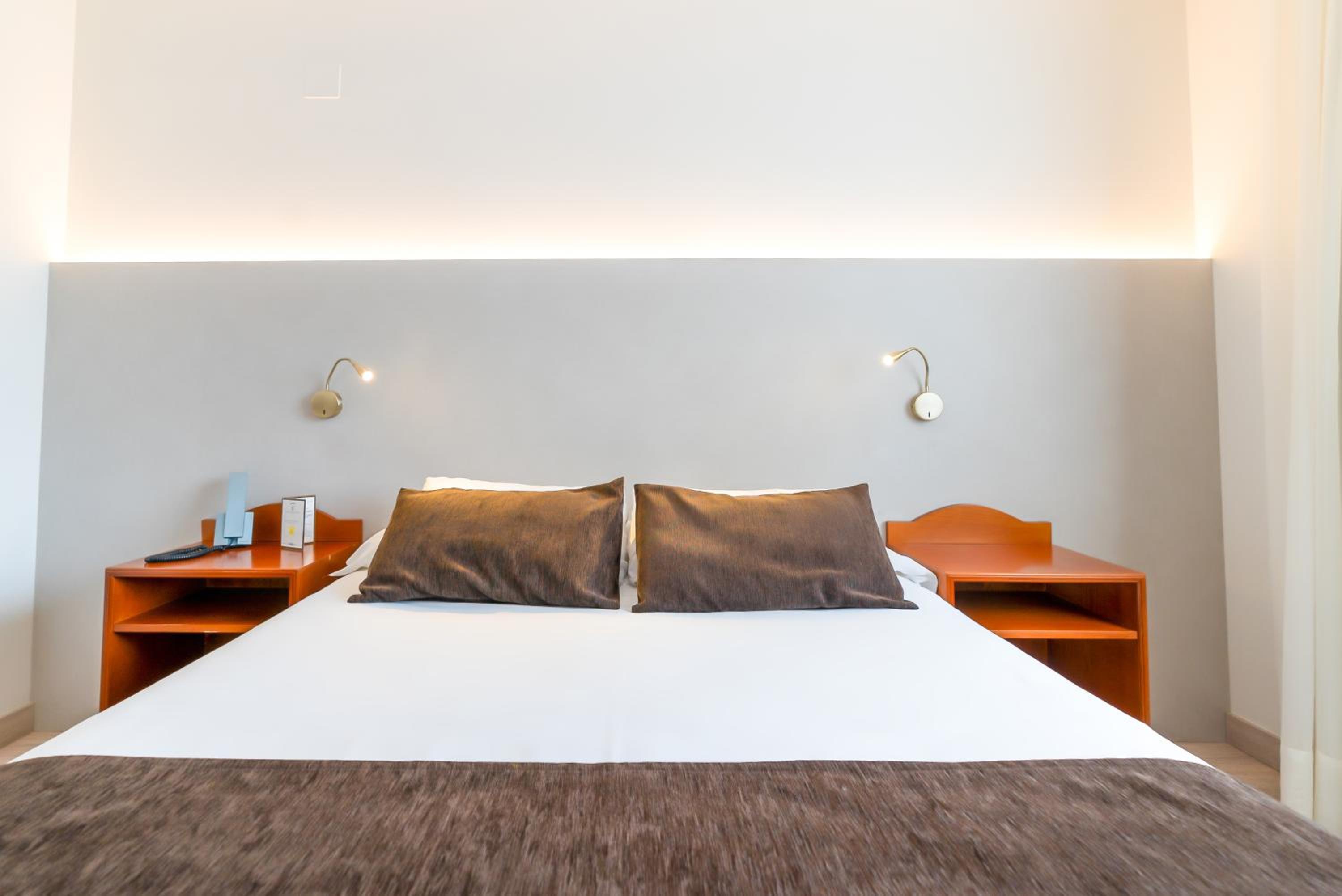 Double or Twin Room - Photo 14
