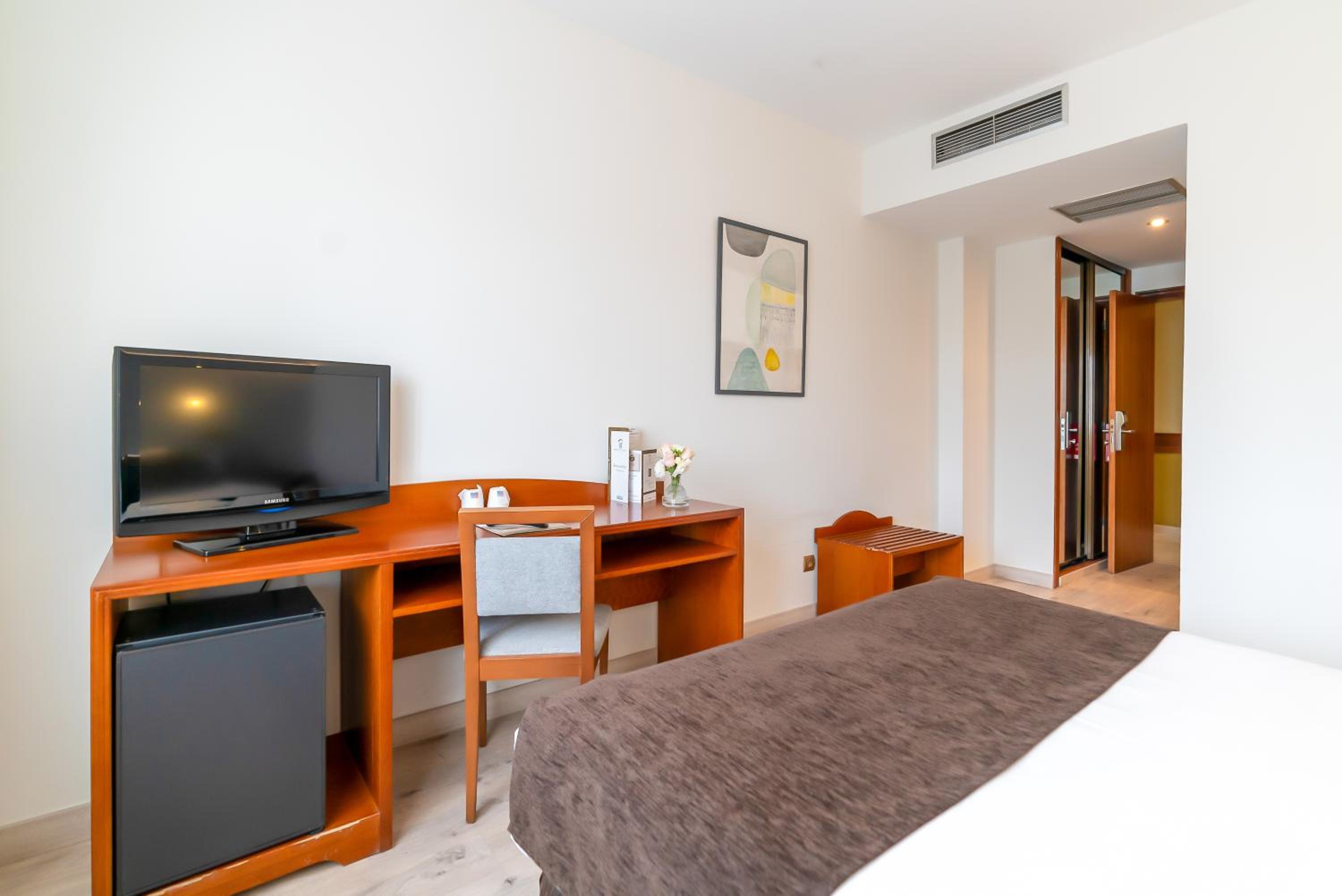 Double or Twin Room - Photo 12
