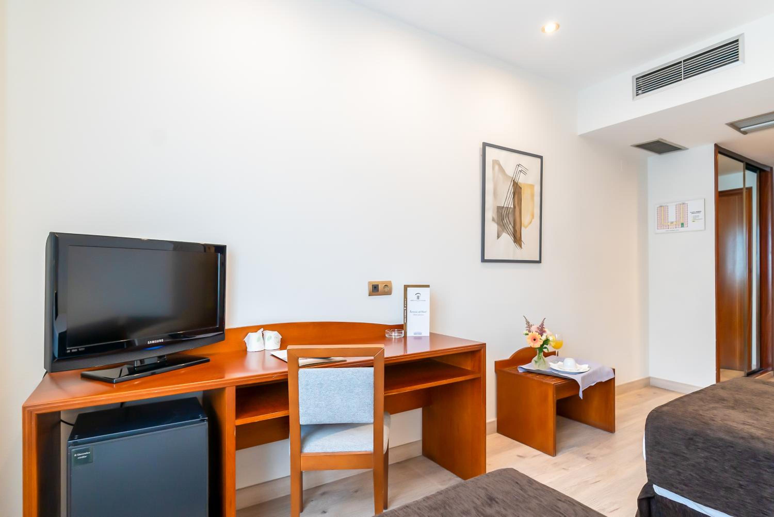 Double or Twin Room - Photo 13