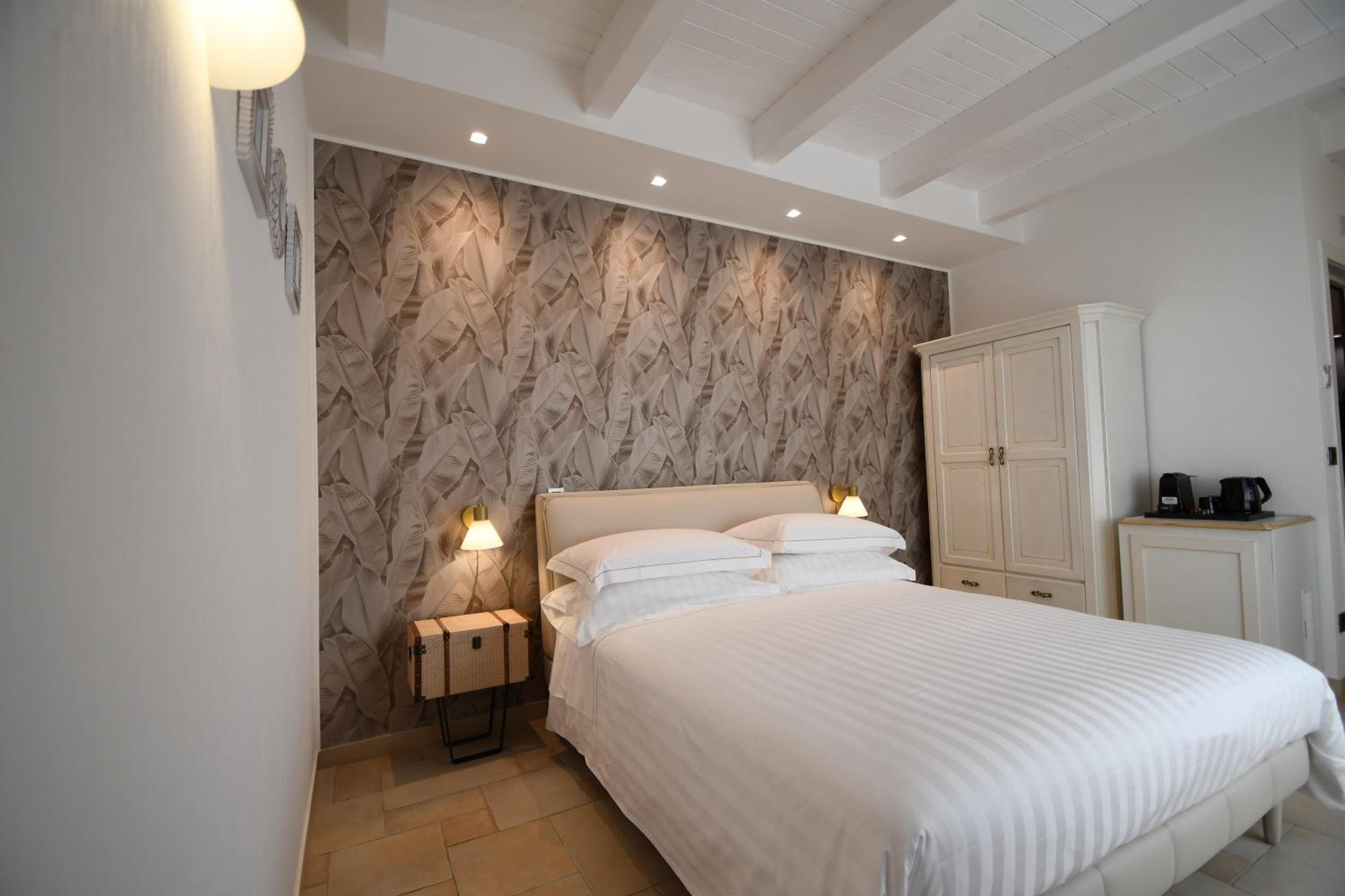 Standard Queen Room photo 3