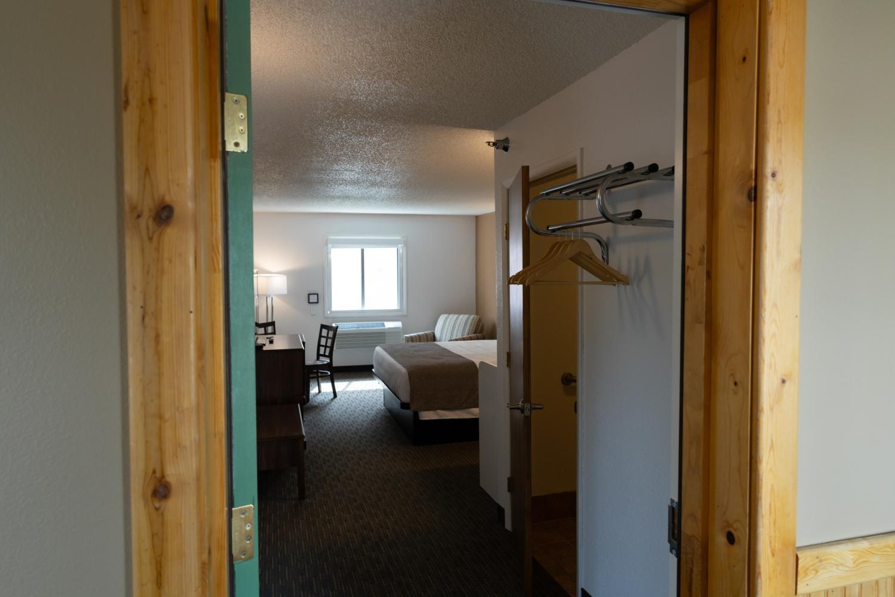 King Room with Roll-In Shower - Disability Access