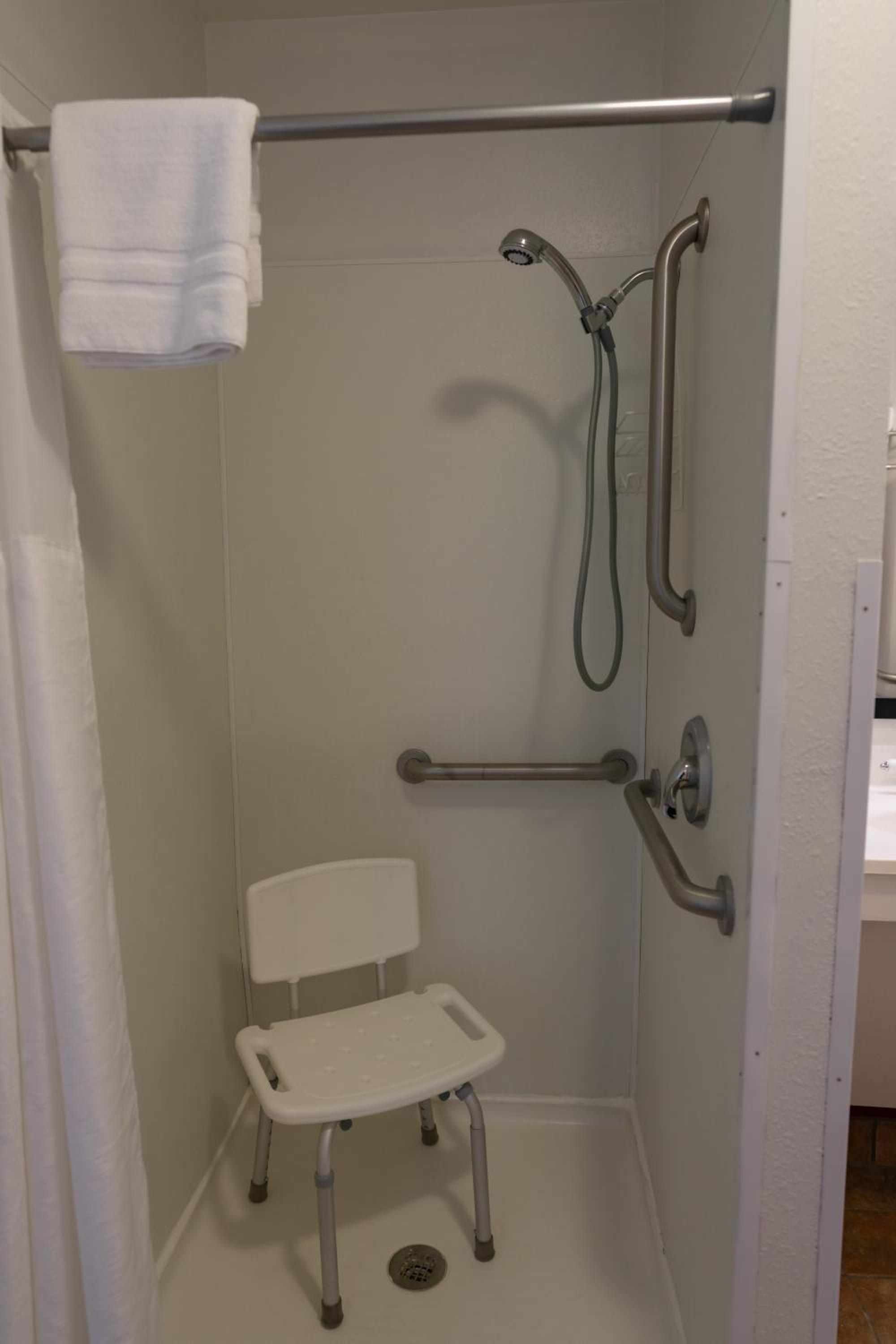 Double Room - Disability Access - Photo 2
