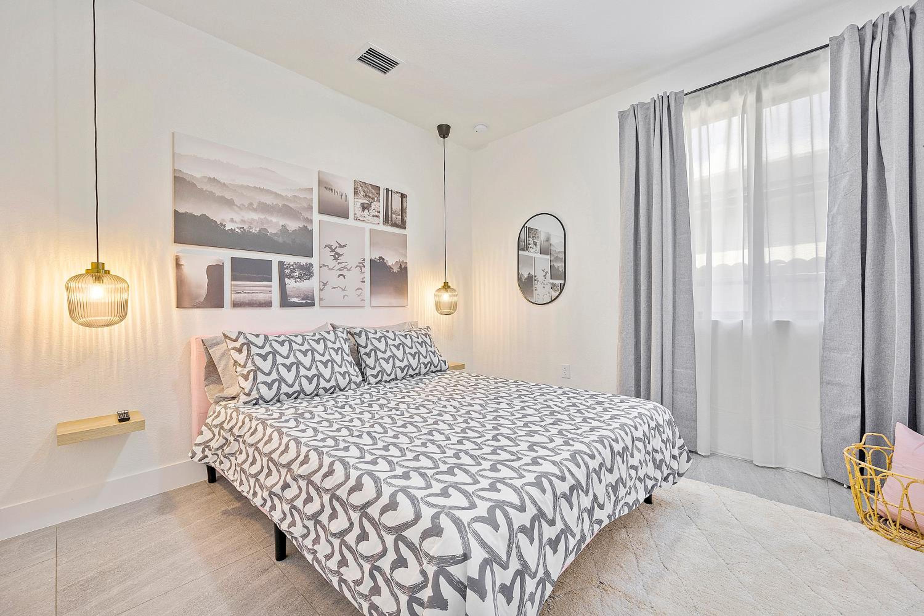 One-Bedroom Apartment photo 1