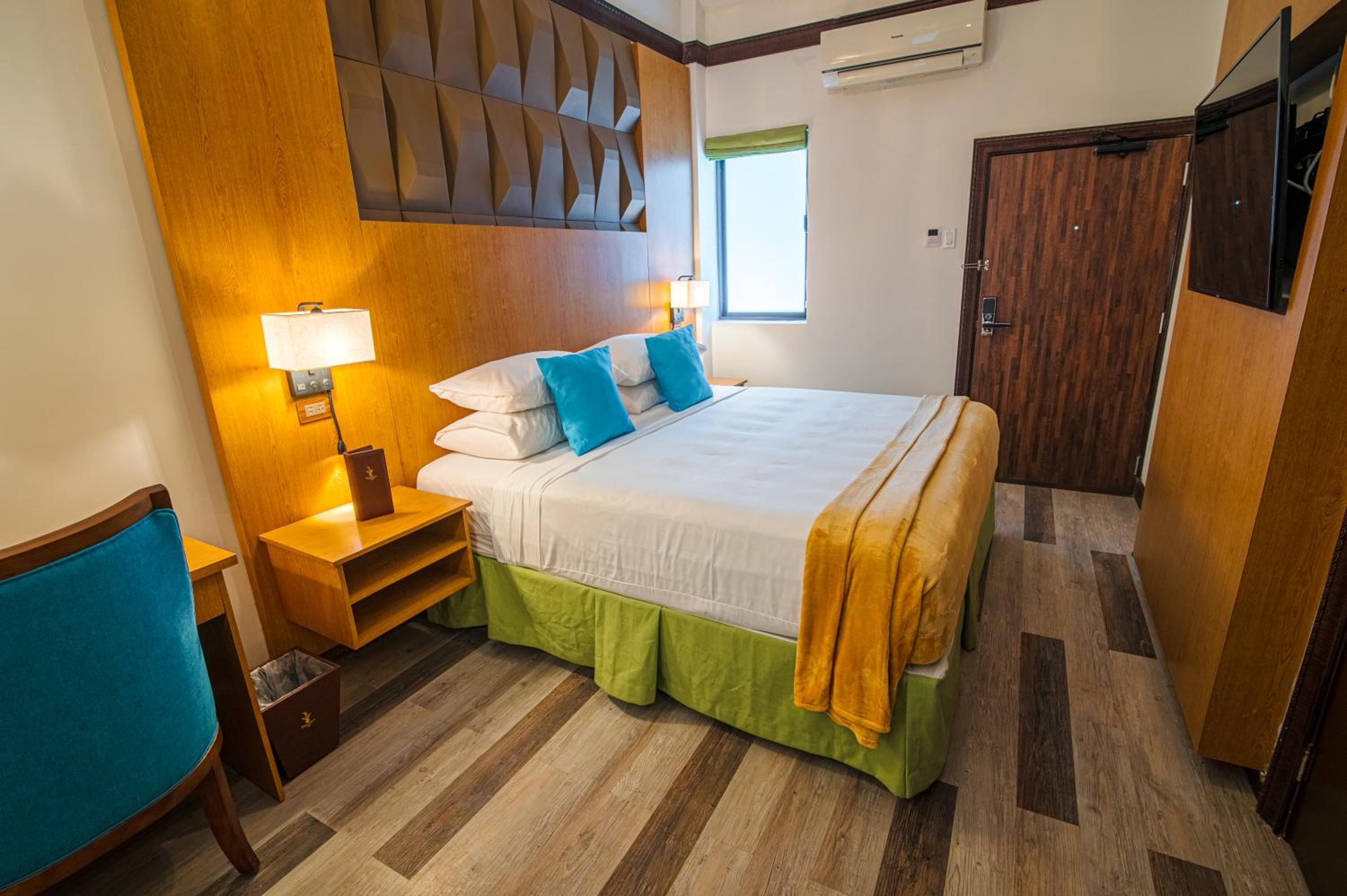 Deluxe King Room