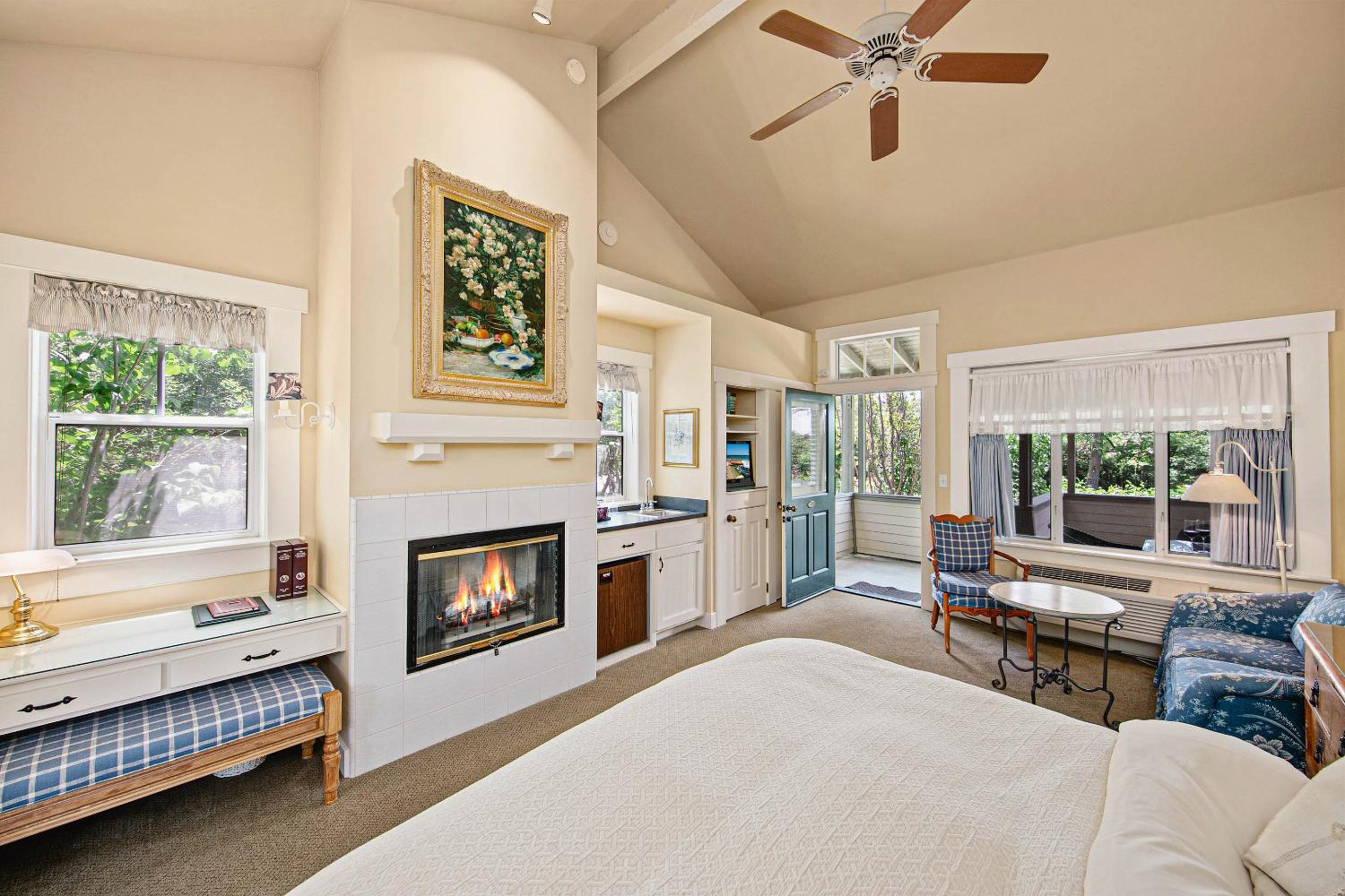 Standard King Room - Photo 4
