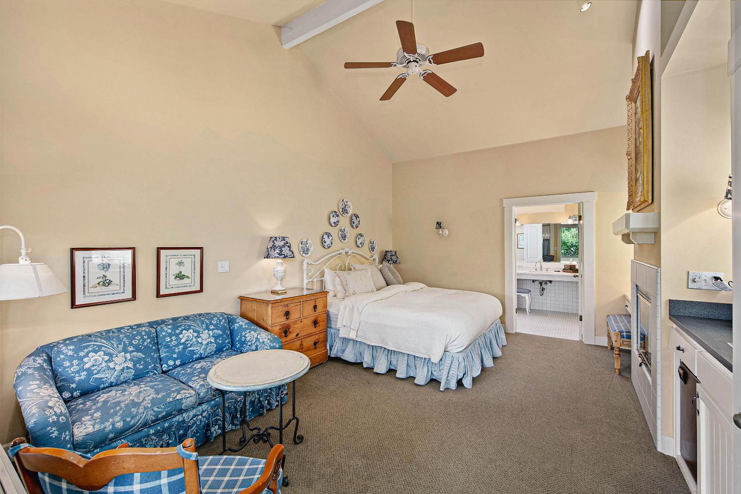 Standard King Room - Photo 1