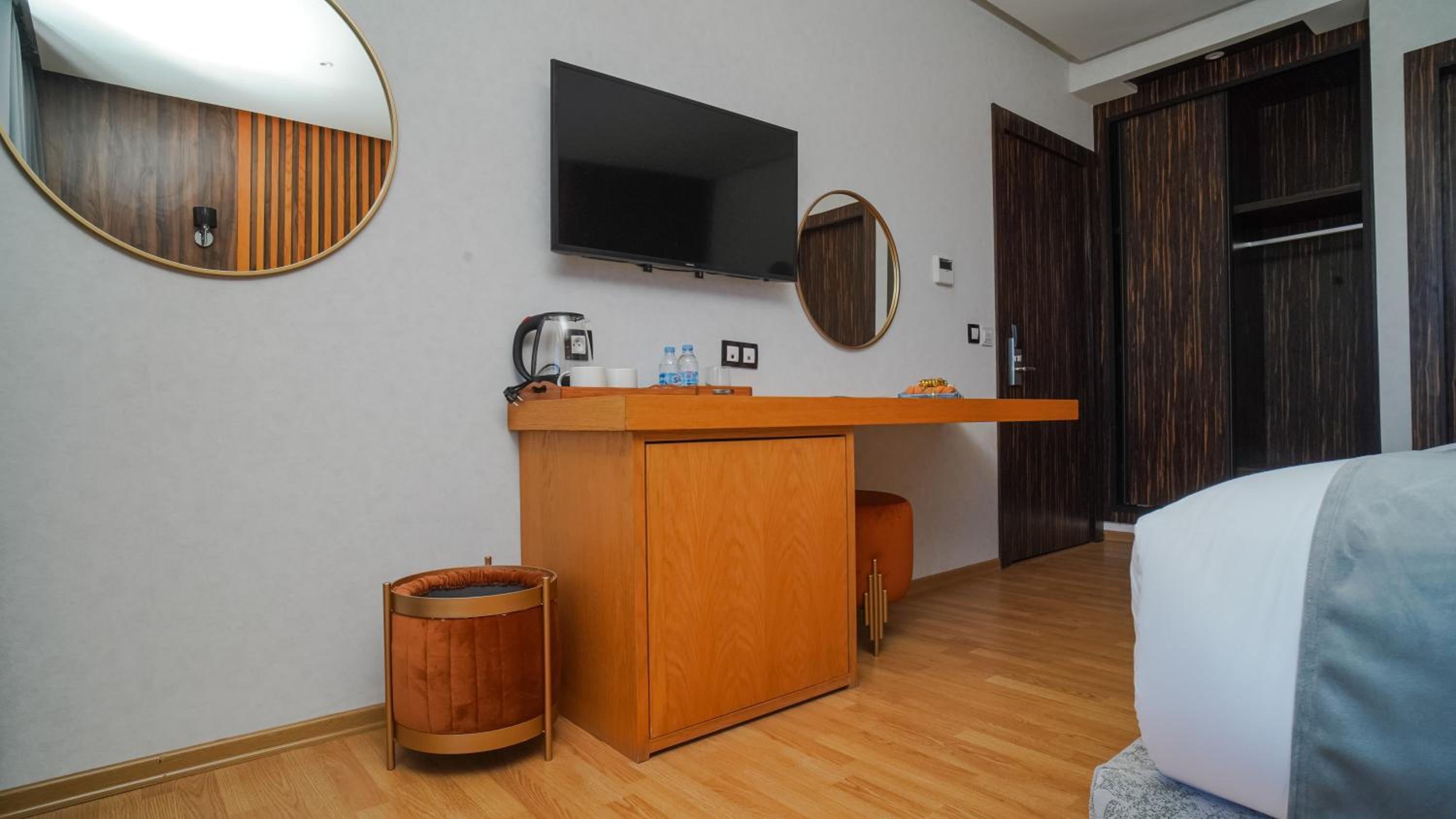 Double or Twin Room with Balcony - Photo 4