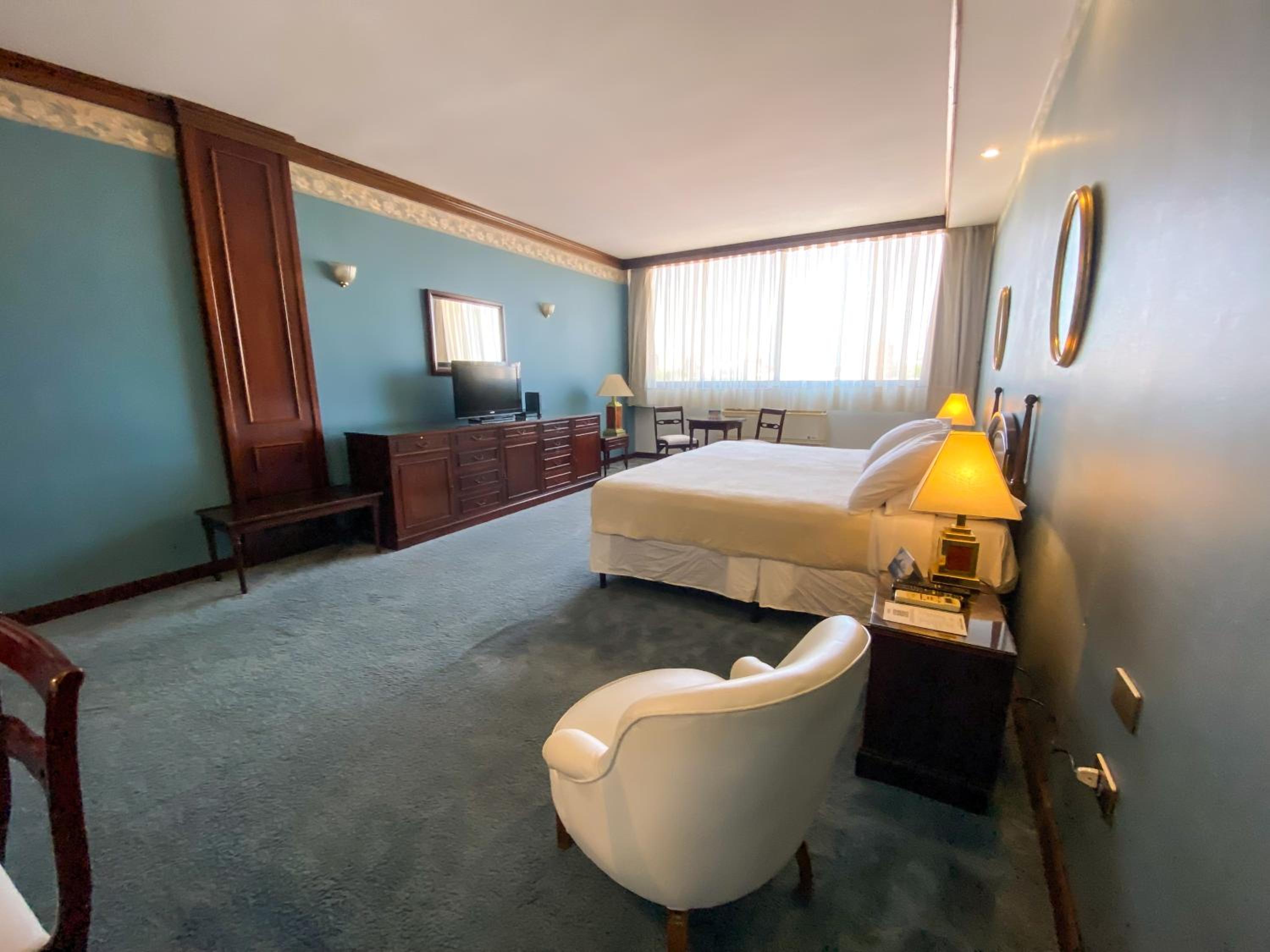 Deluxe King Room photo 2