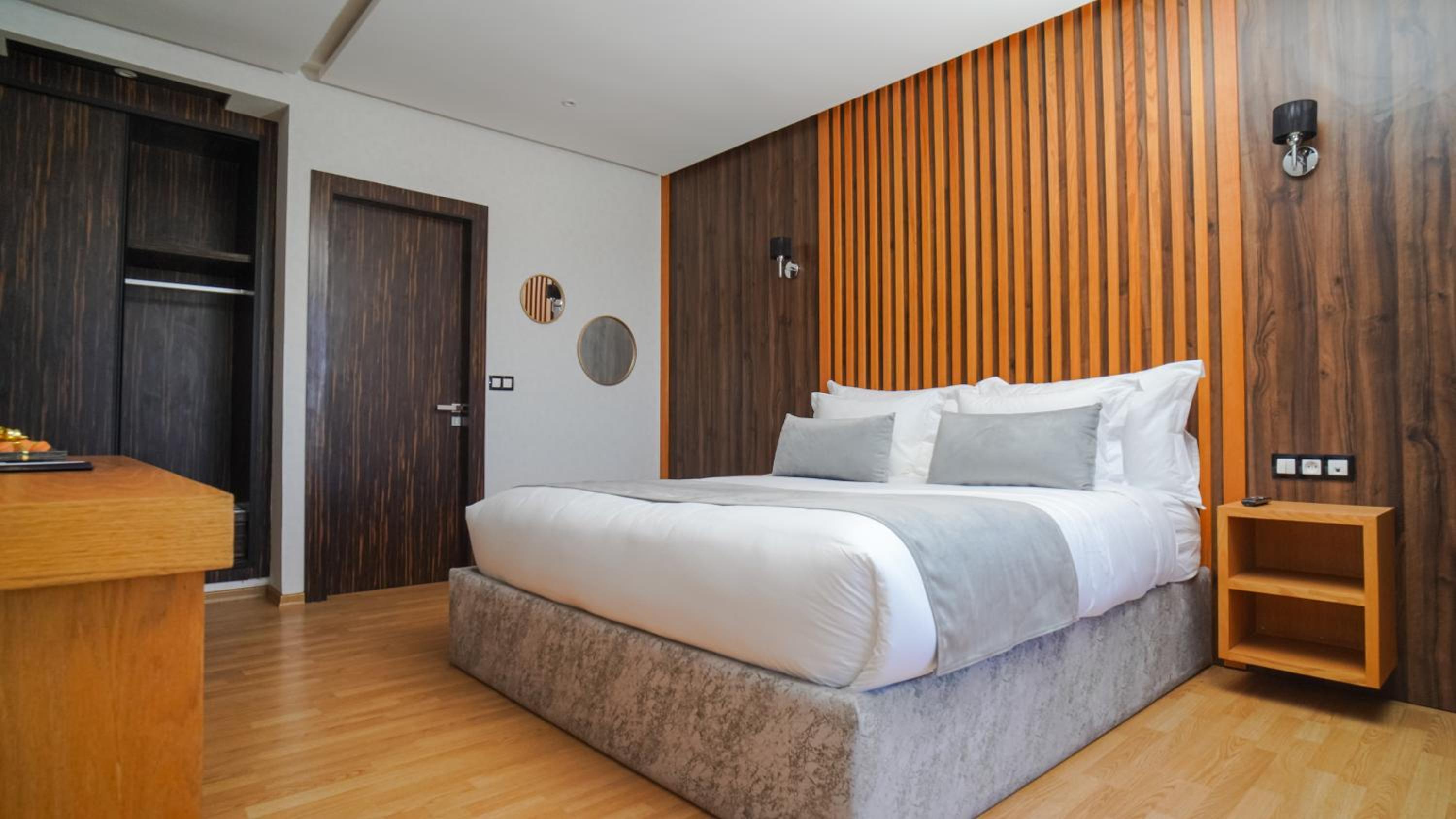 Double or Twin Room with Balcony - Photo 3