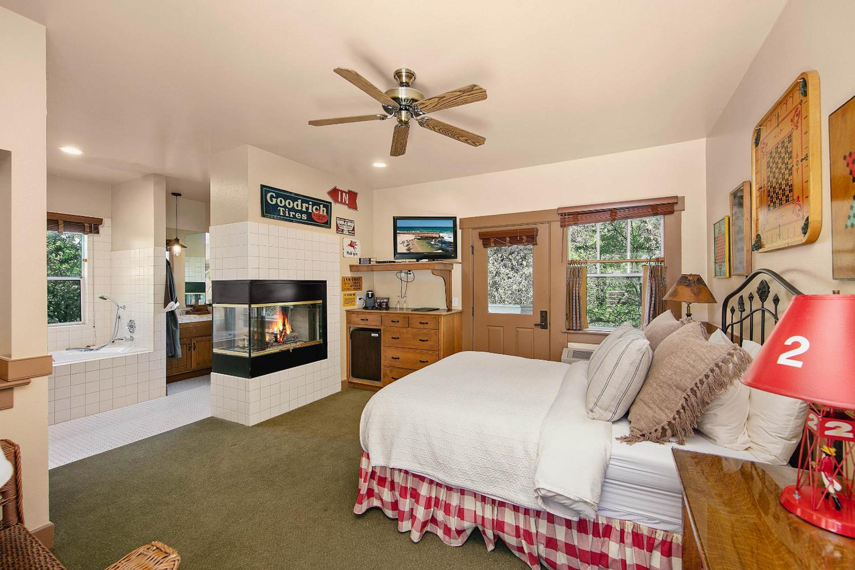 Standard Queen Room