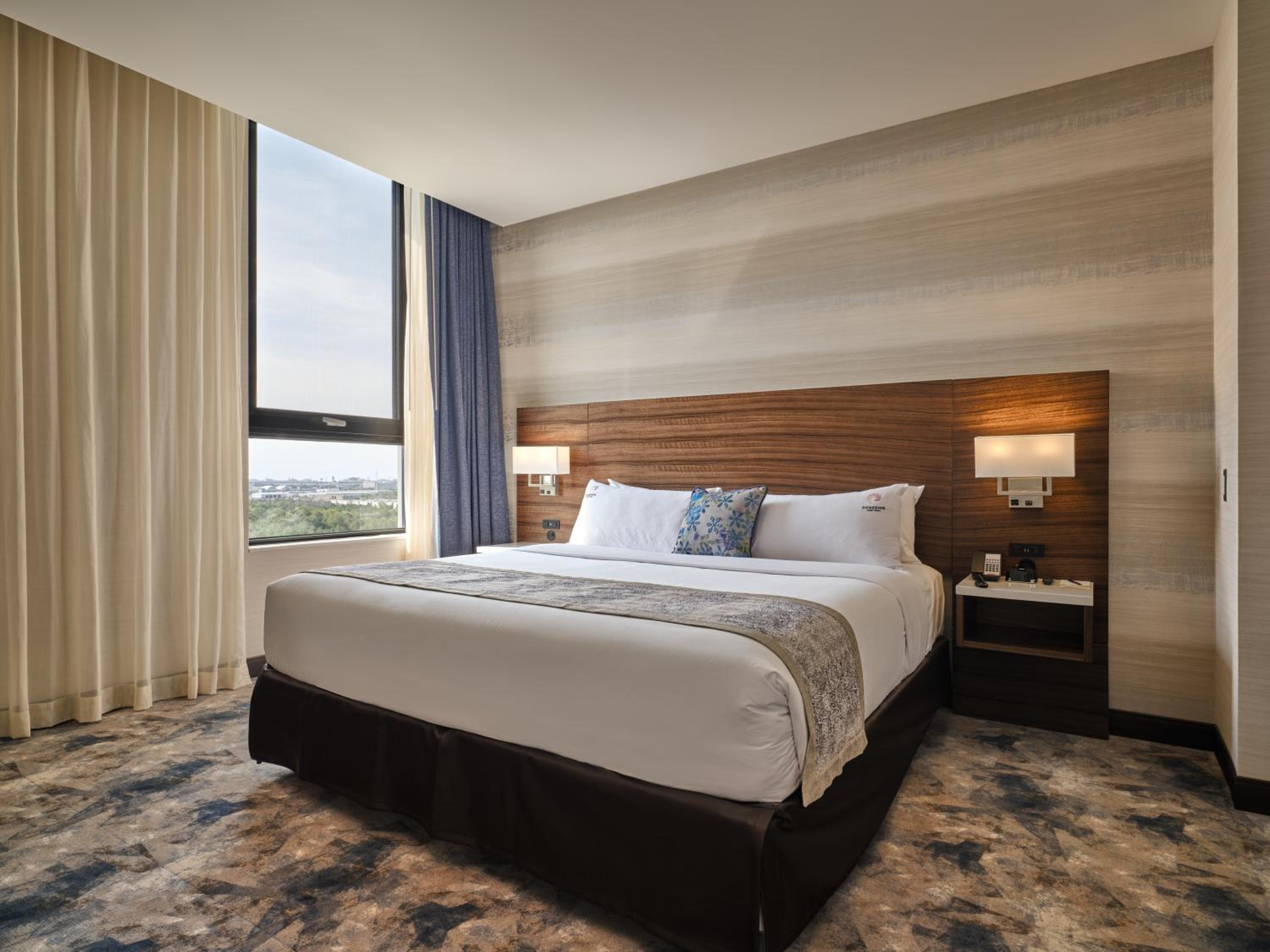 Executive Suite - Photo 3