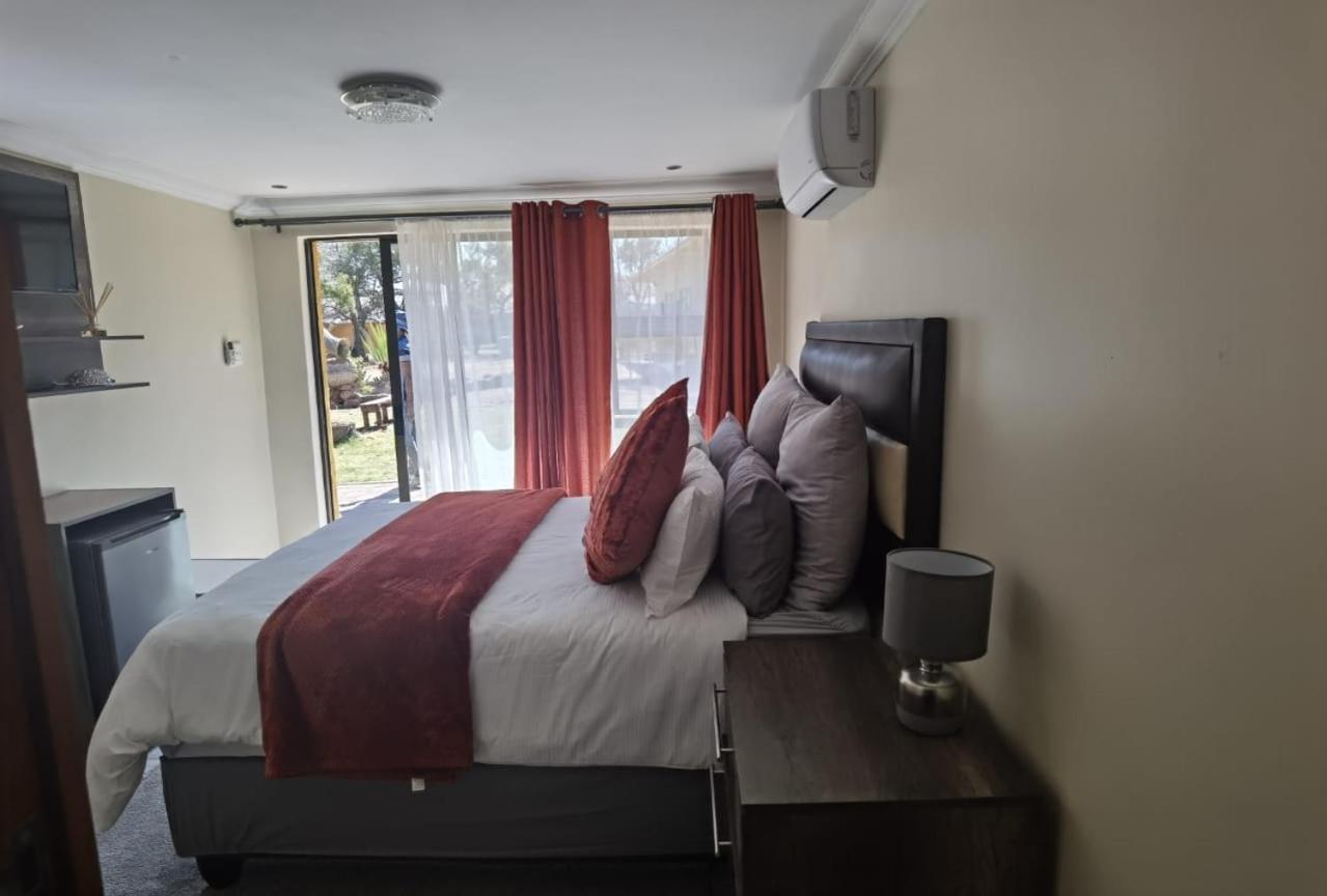 Double Room - Photo 7