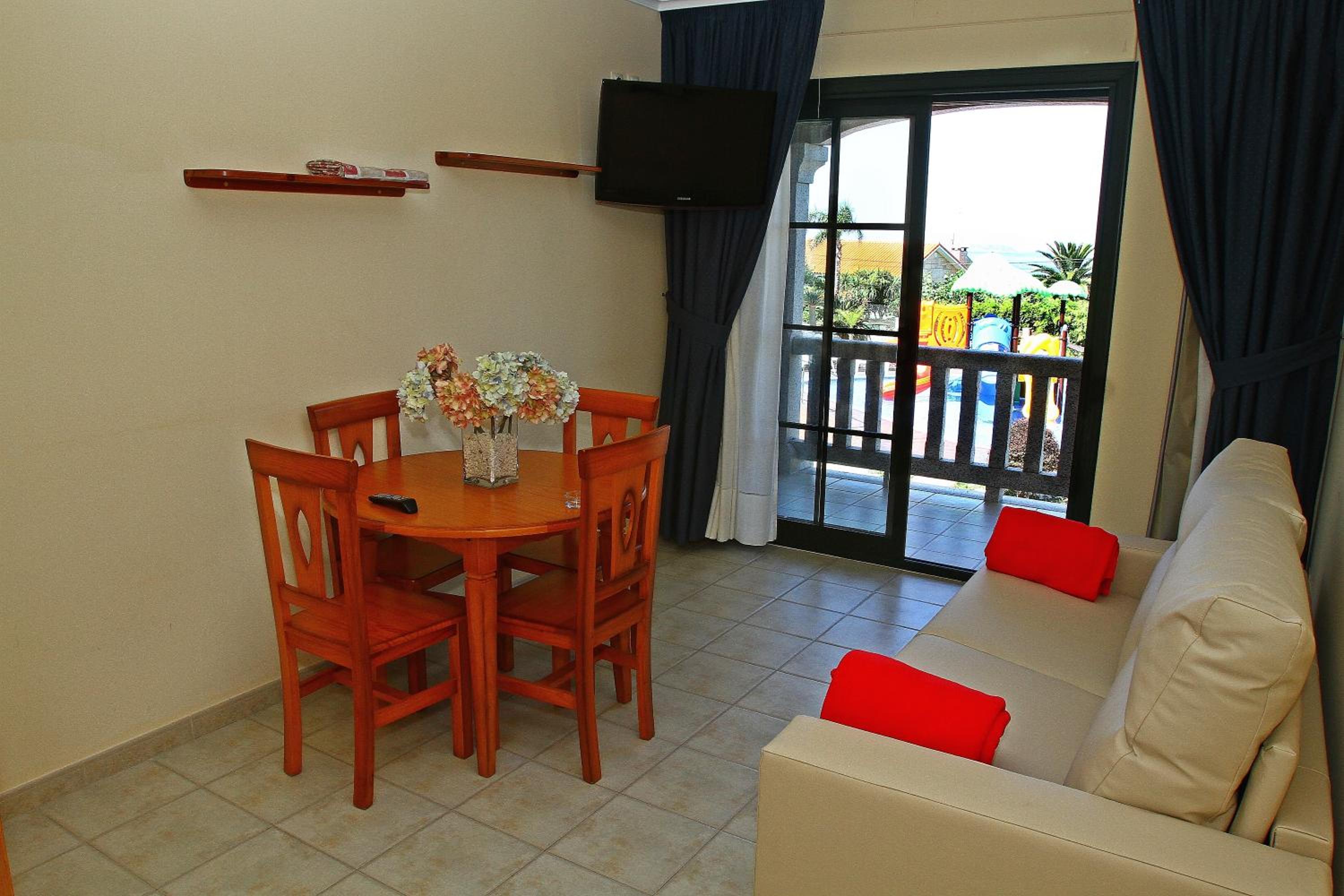 One-Bedroom Apartment with sea view (3 Adults + 1 Child) photo 3