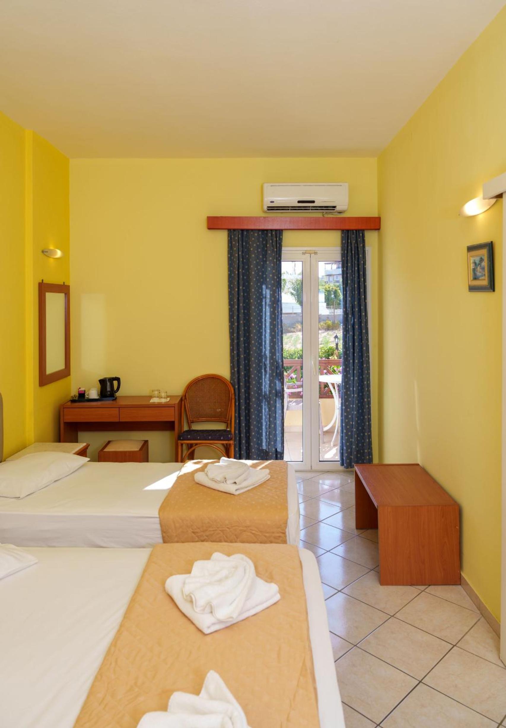Triple Room with Garden View