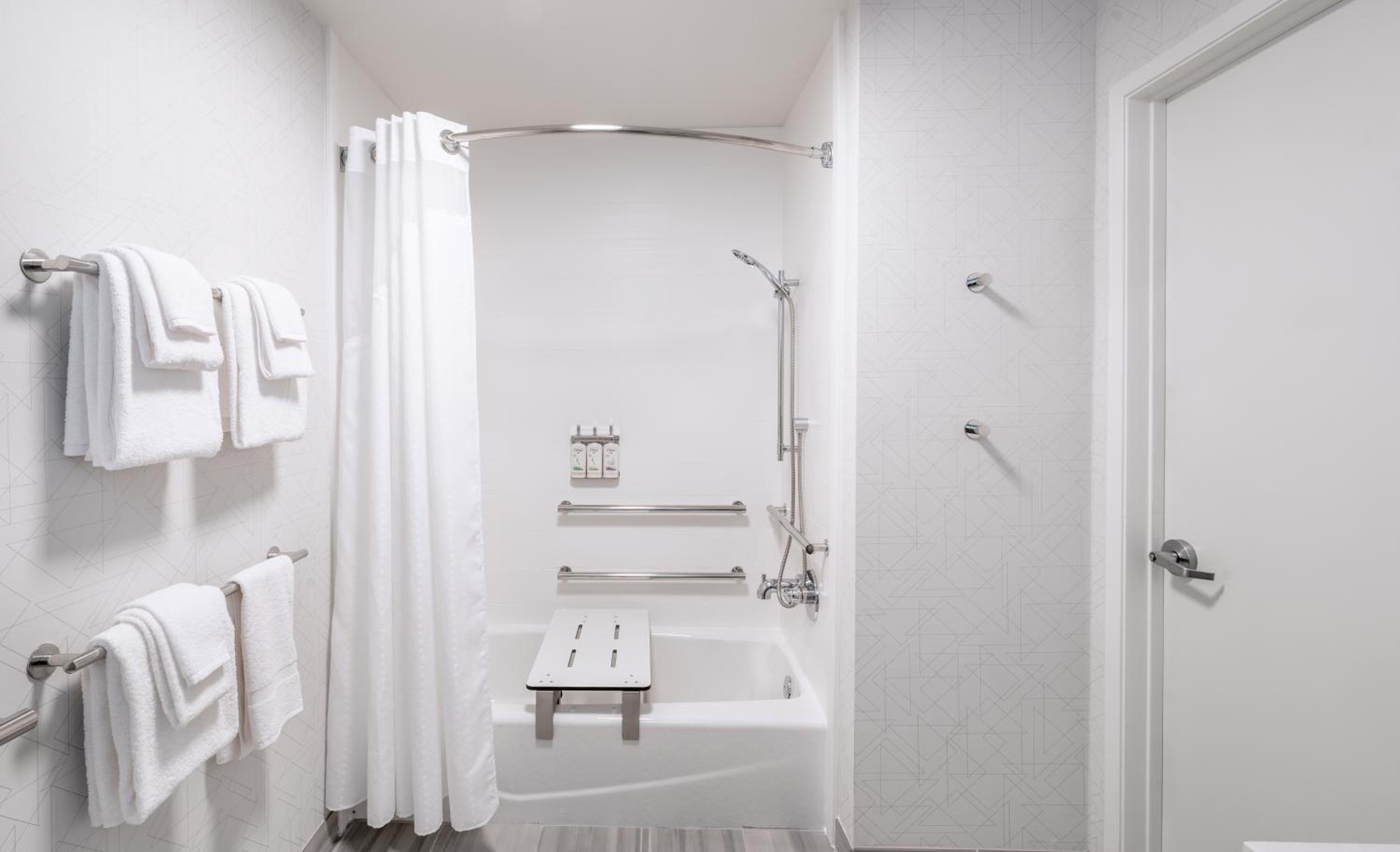 Standard King Room with Mobility Accessible Tub - Photo 3