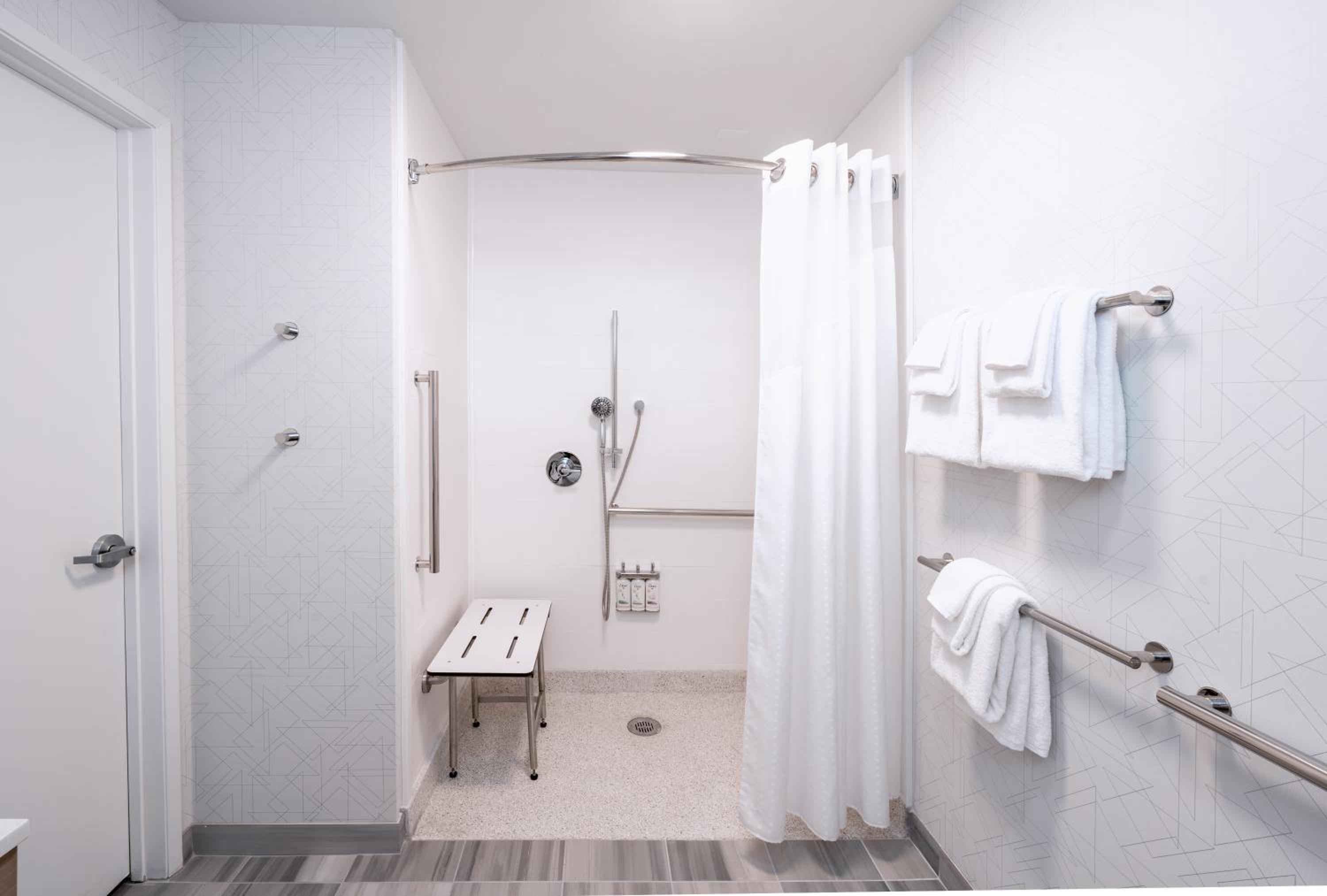King Room - Mobility Access/Hearing Accessible - Photo 4
