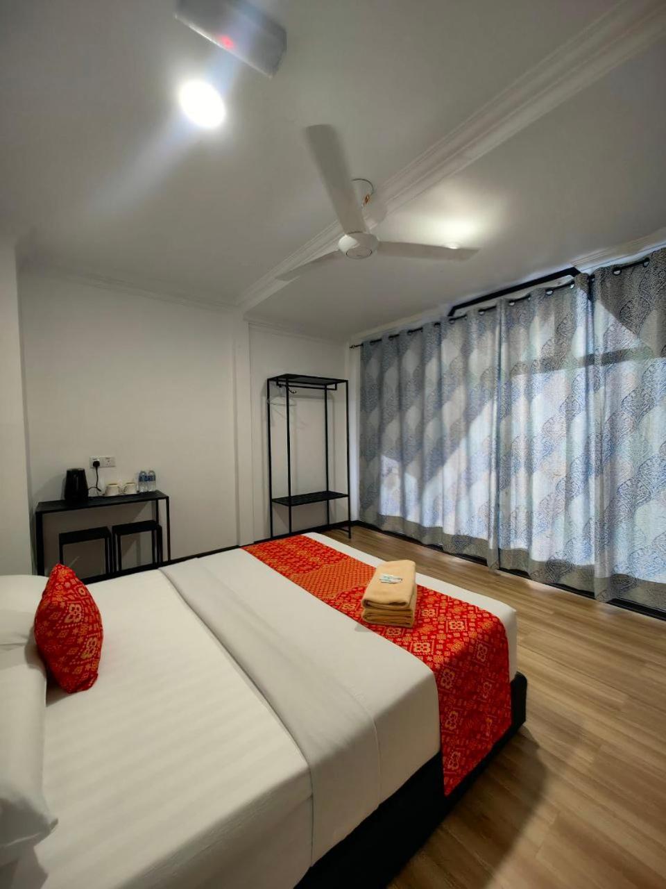 Standard Double Room with Fan - Photo 8