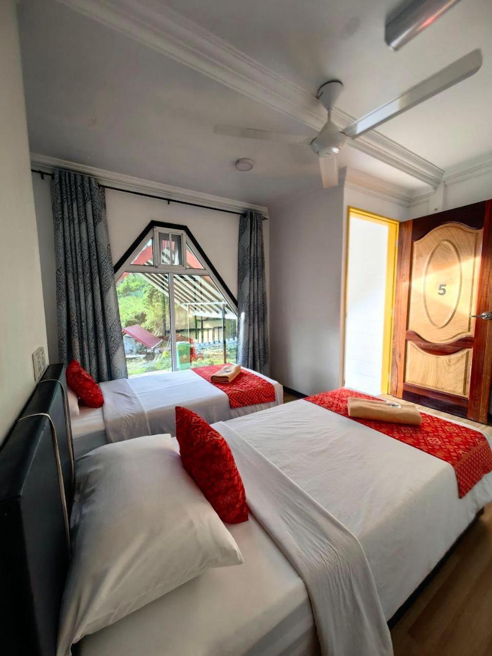 Standard Twin Room - Photo 7
