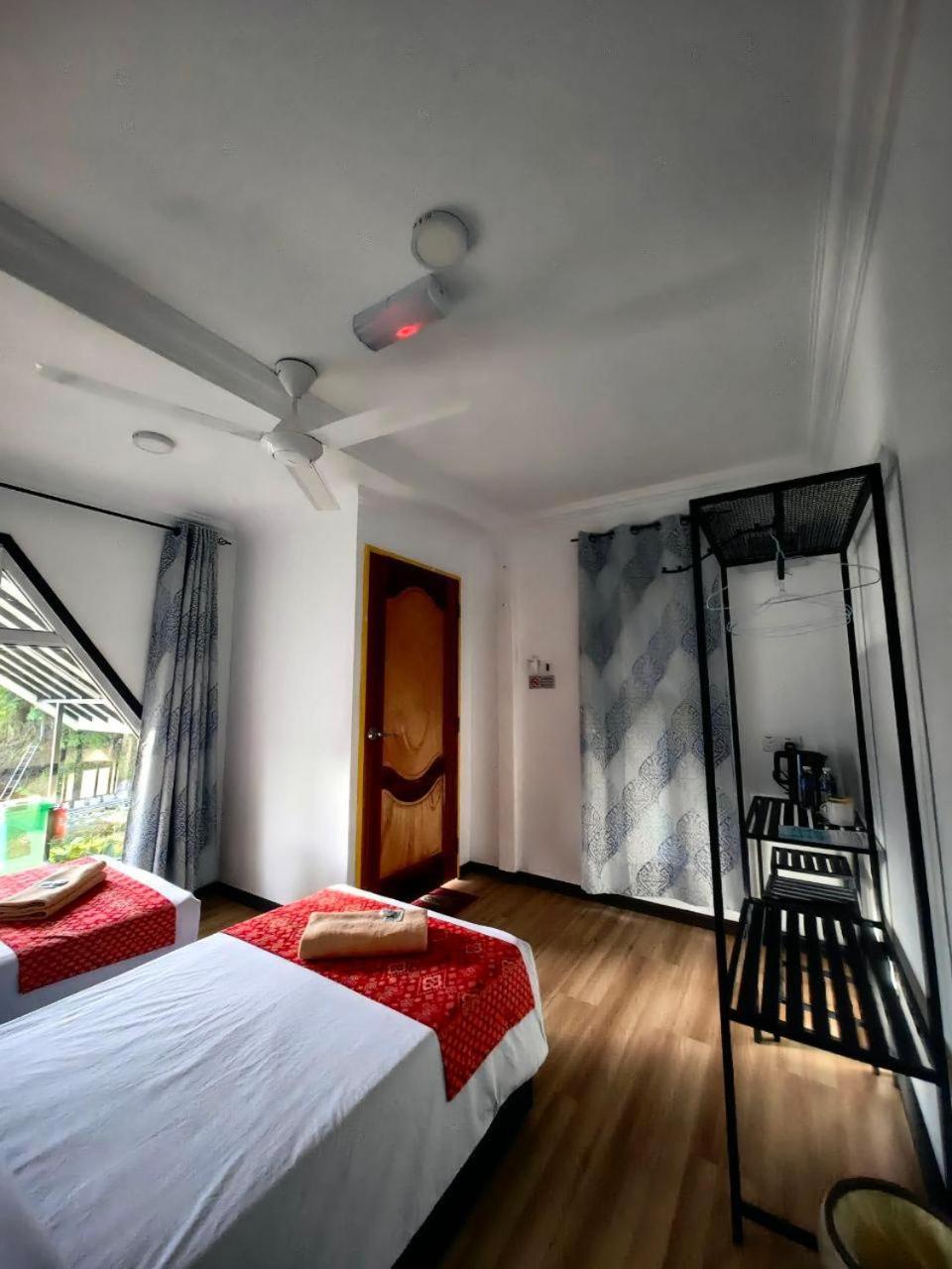 Standard Twin Room - Photo 8