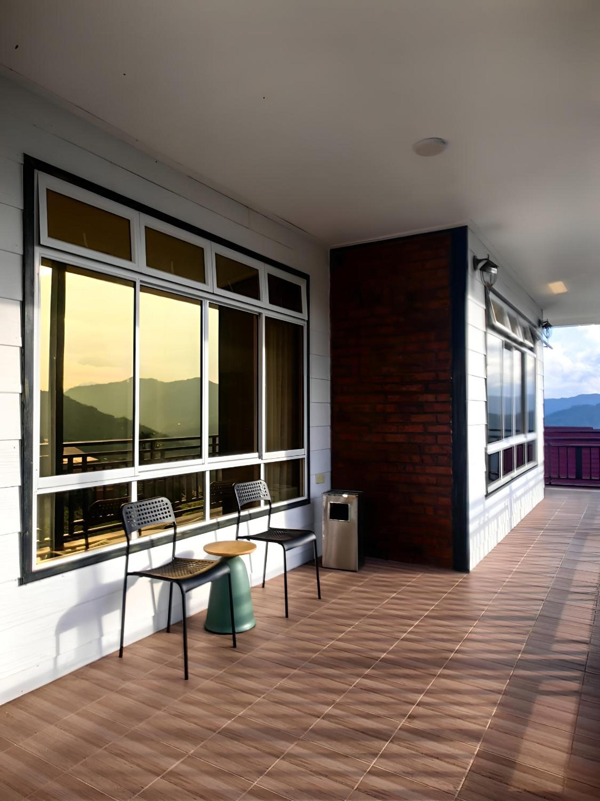 Family Room - Photo 20