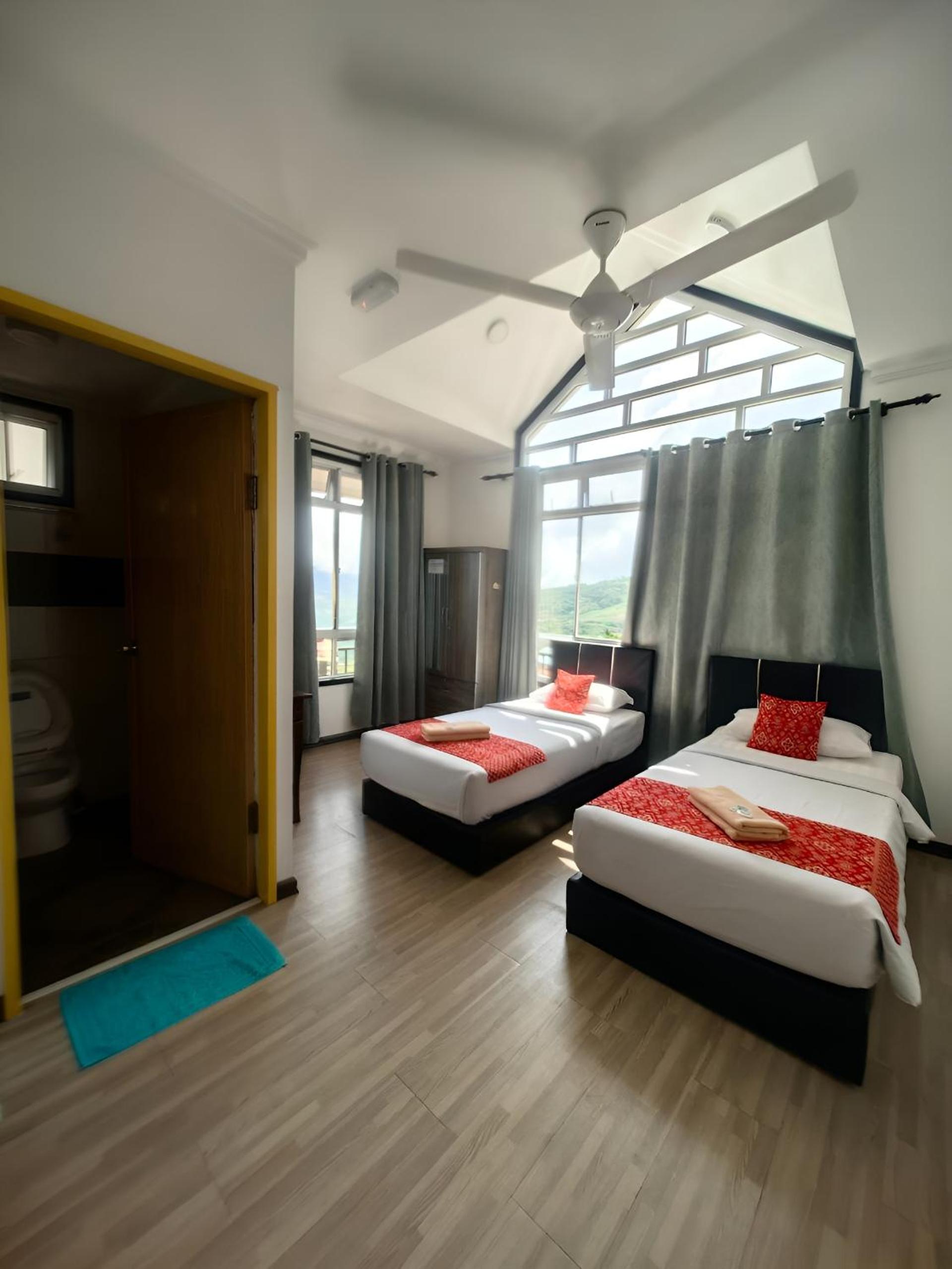 Family Room - Photo 34