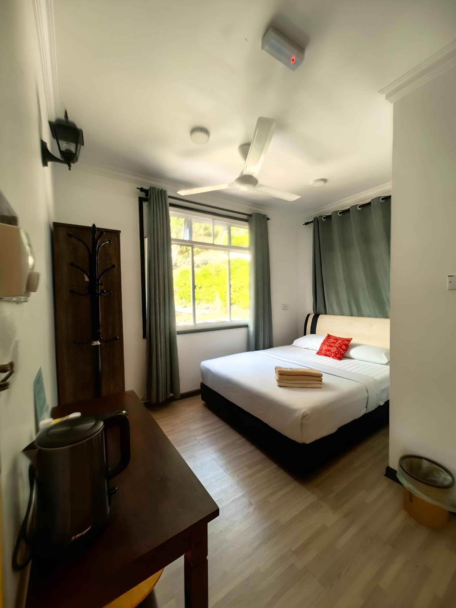 Family Room - Photo 30