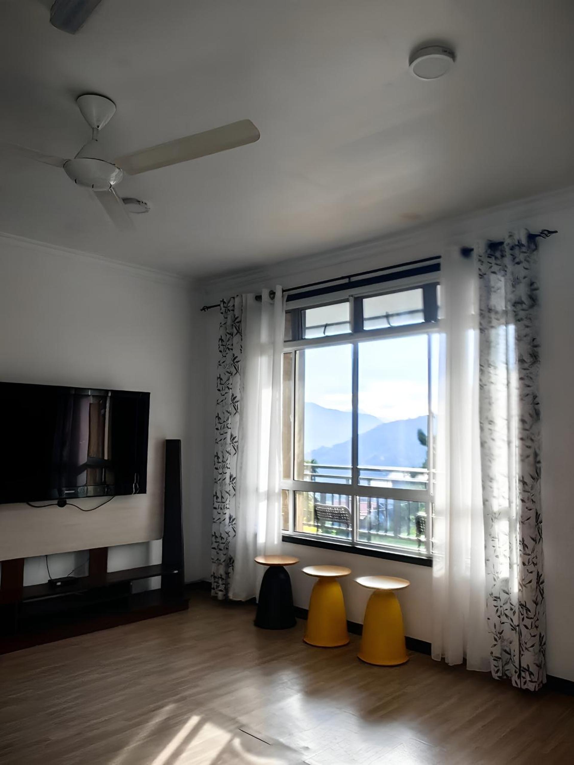 Family Room - Photo 4