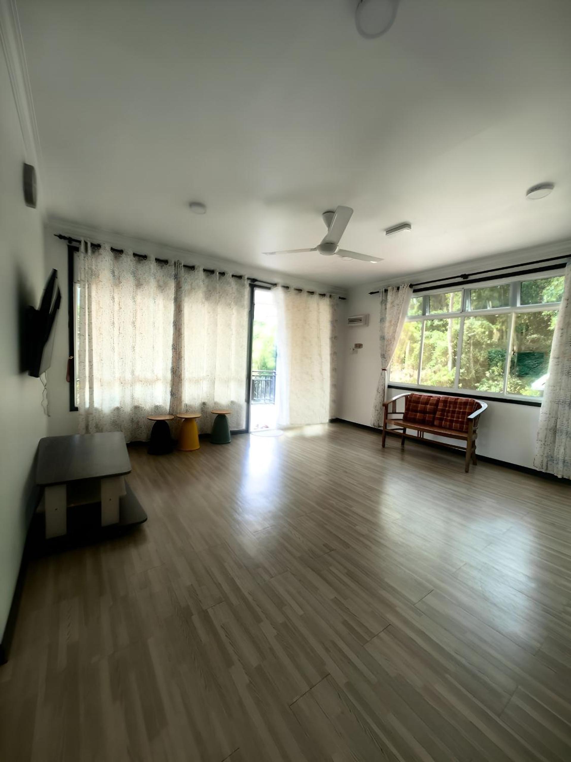 Family Room - Photo 2
