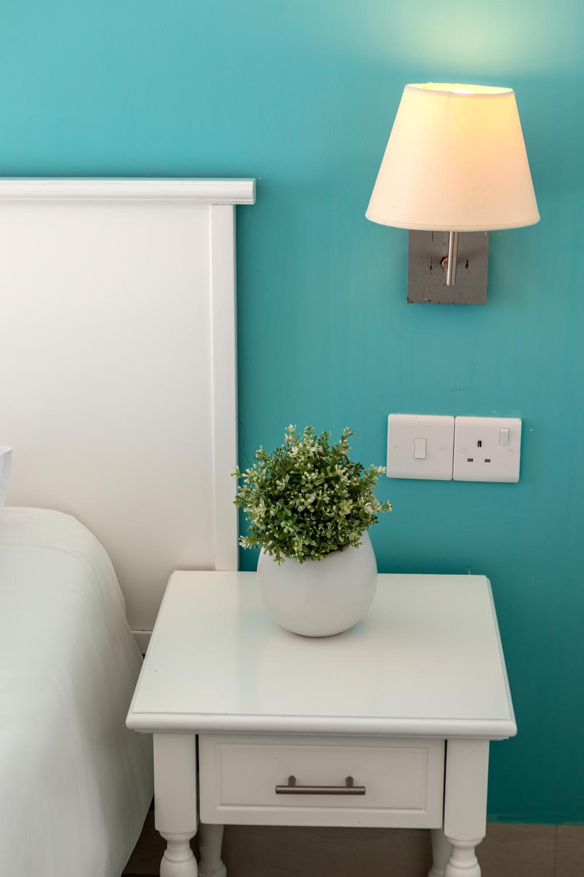 Studio Apartment - Photo 1