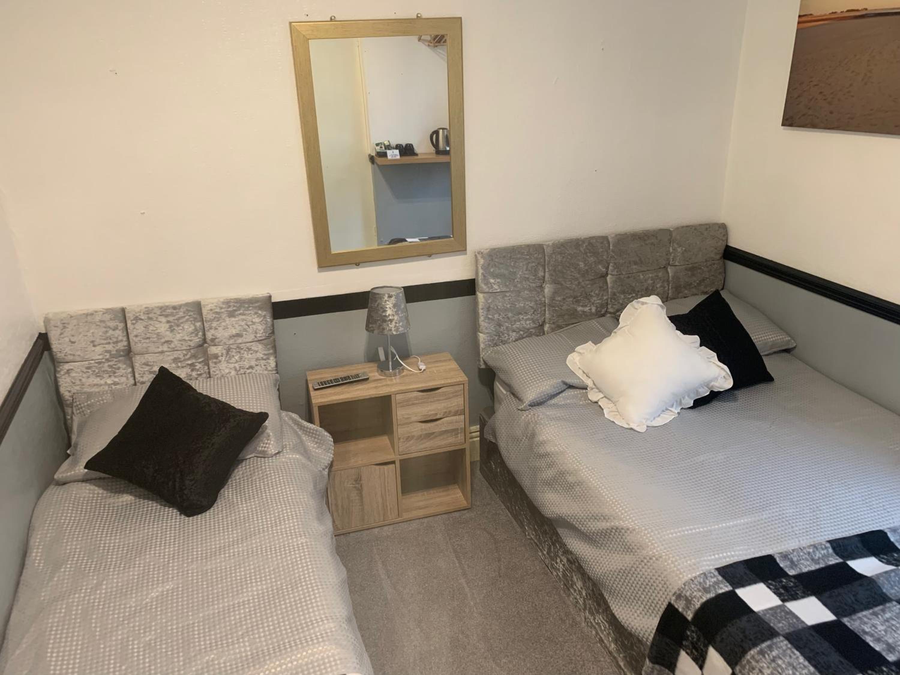 Family Room (2 Adults + 1 Child)