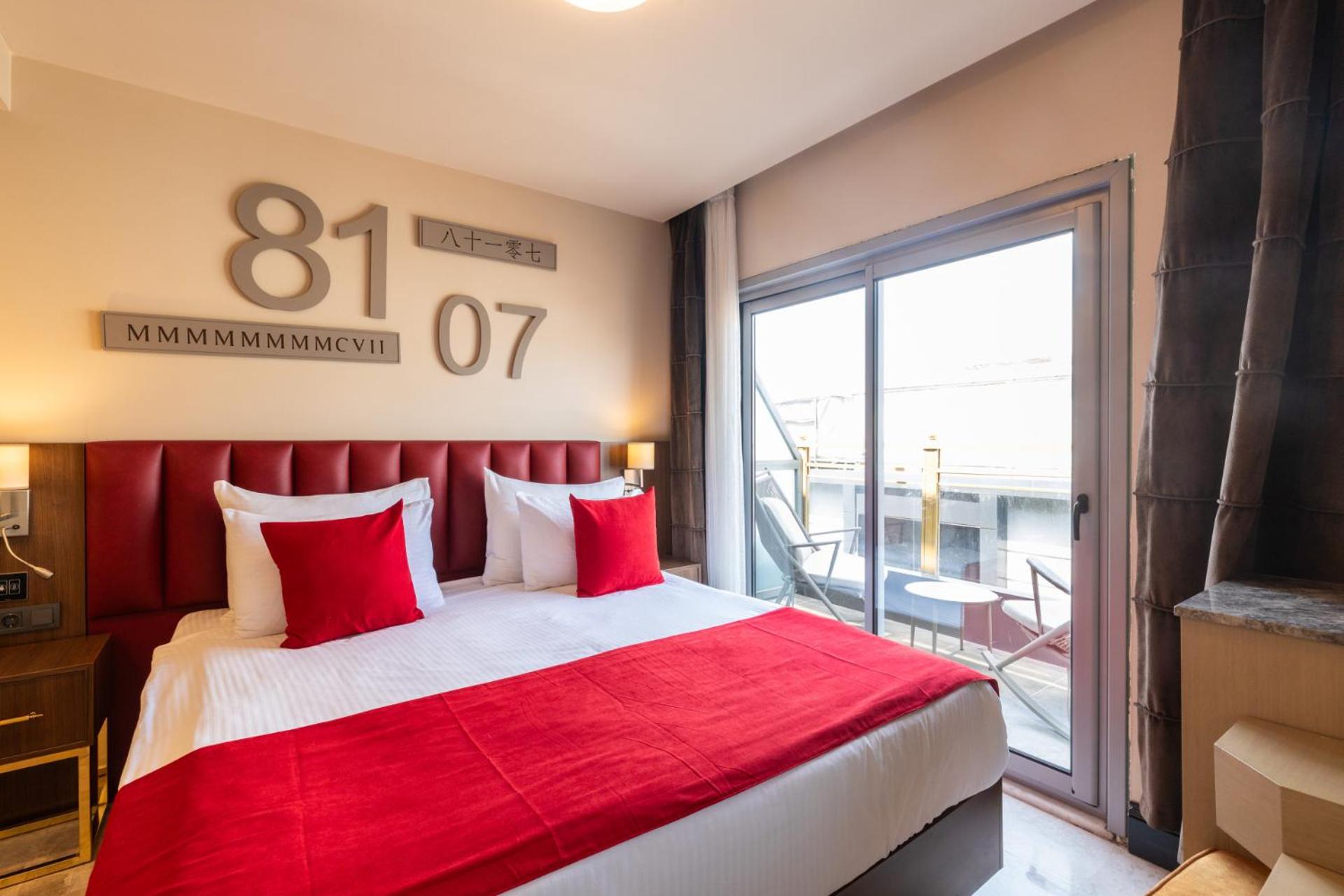 Deluxe Room Jetted Tub with Balcony photo 2
