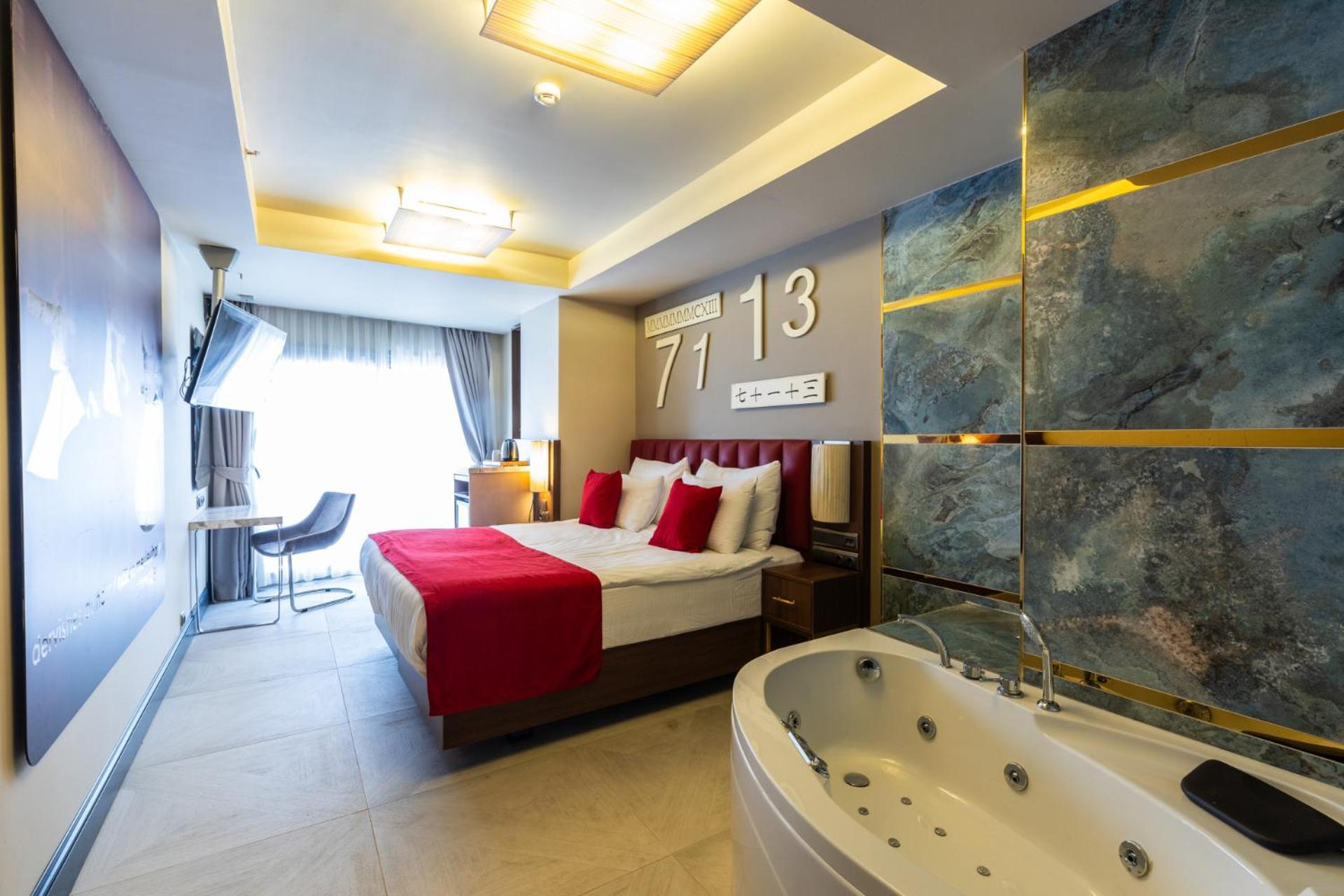 Deluxe Room Jetted Tub with Balcony photo 1