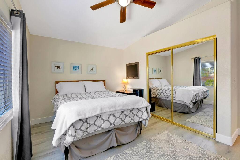 Six-Bedroom House photo 1