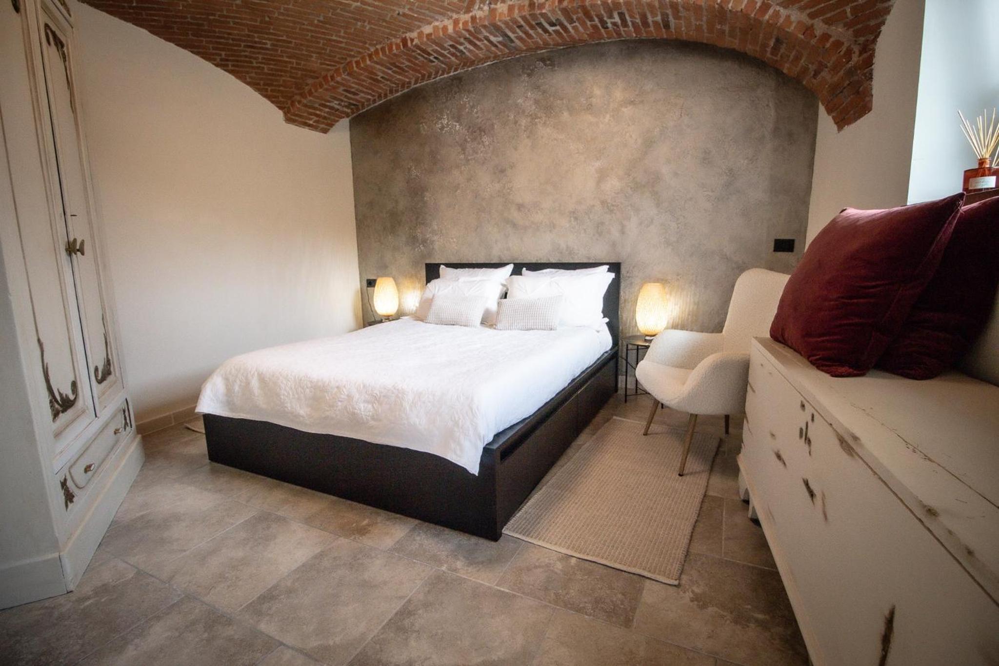 One-Bedroom Apartment - Photo 1