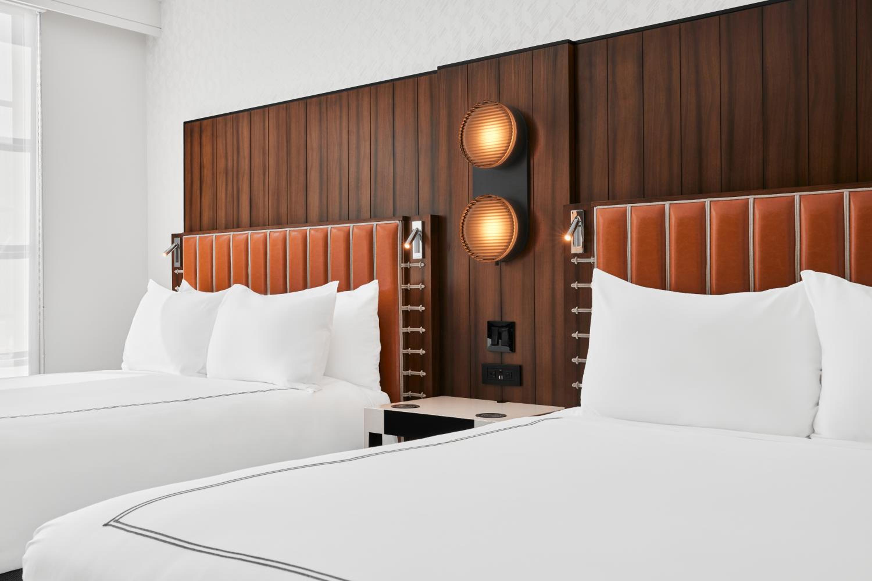 Standard Queen Room with Two Queen Beds - Photo 2