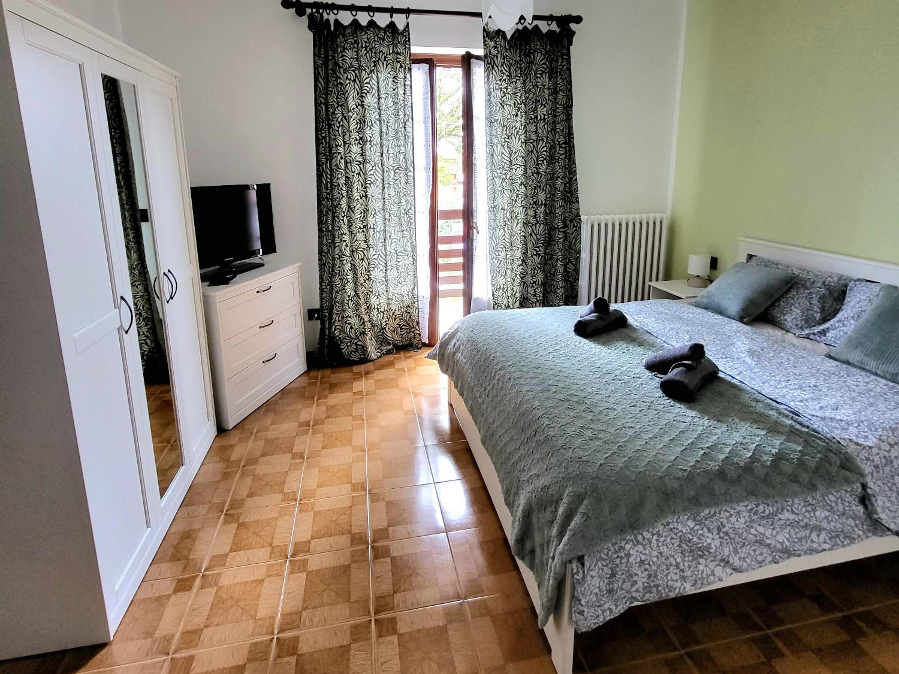 Three-Bedroom House photo 2