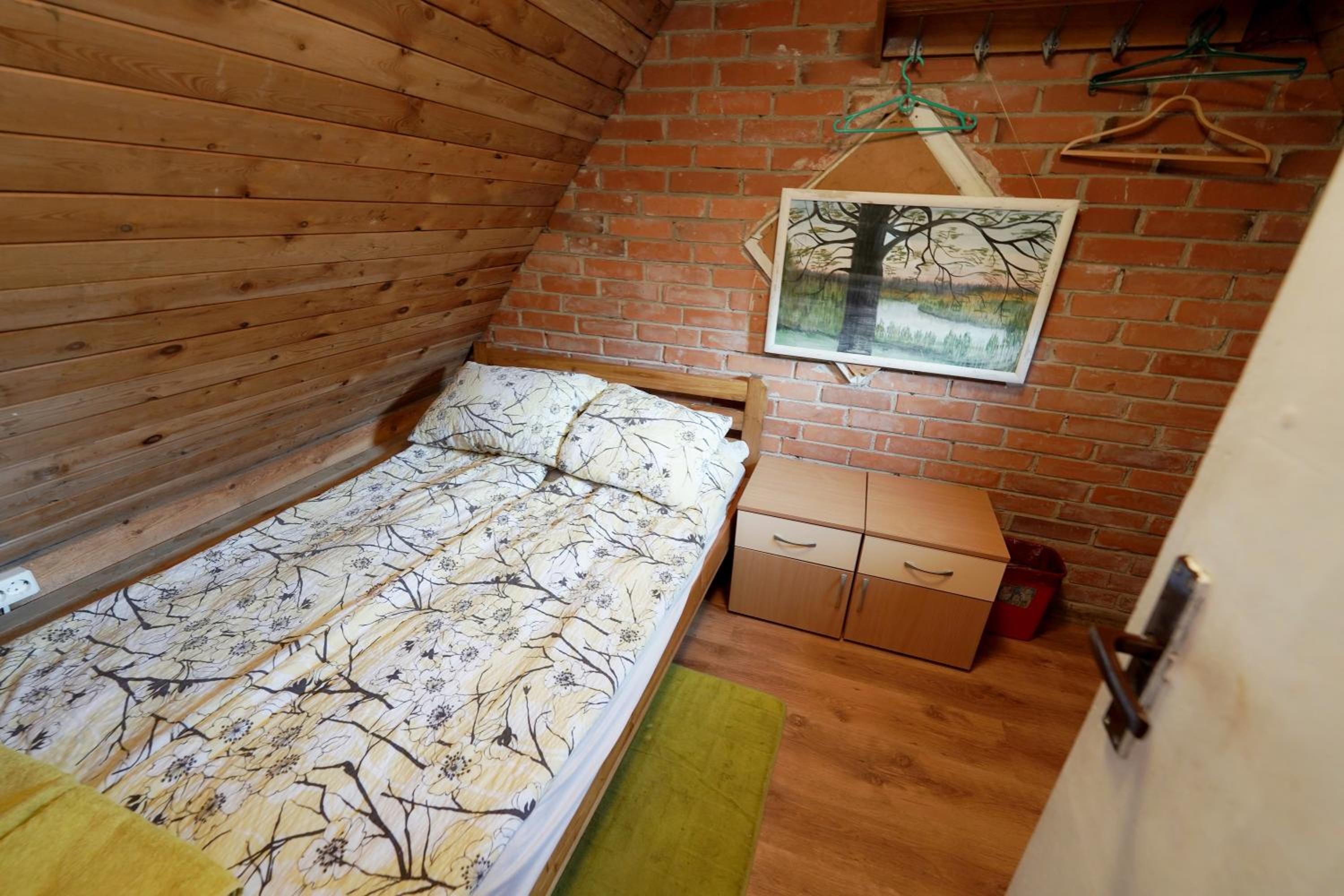 Double Room with Shared Shower and Toilet photo 1