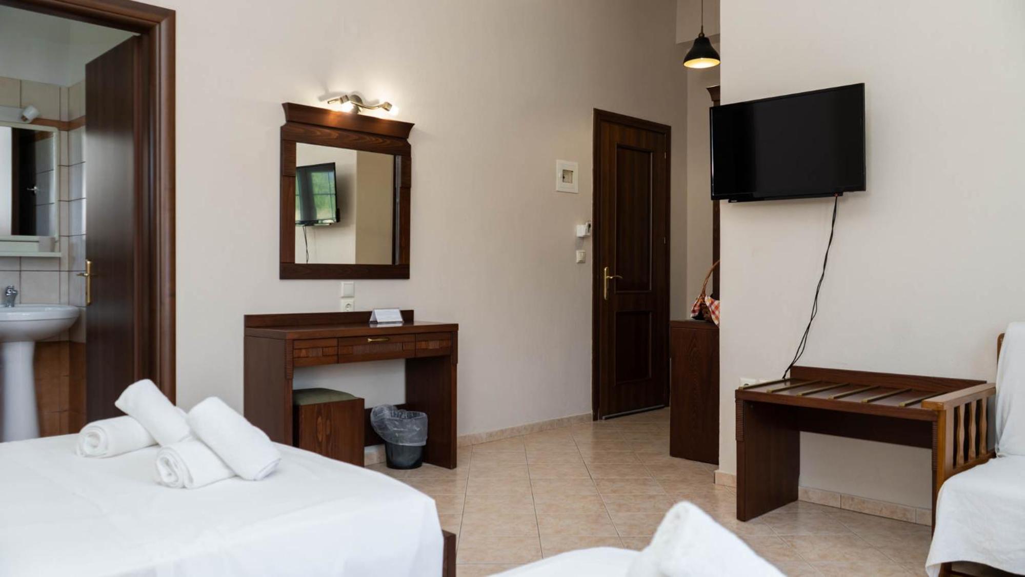 Triple Room with Garden View photo 2