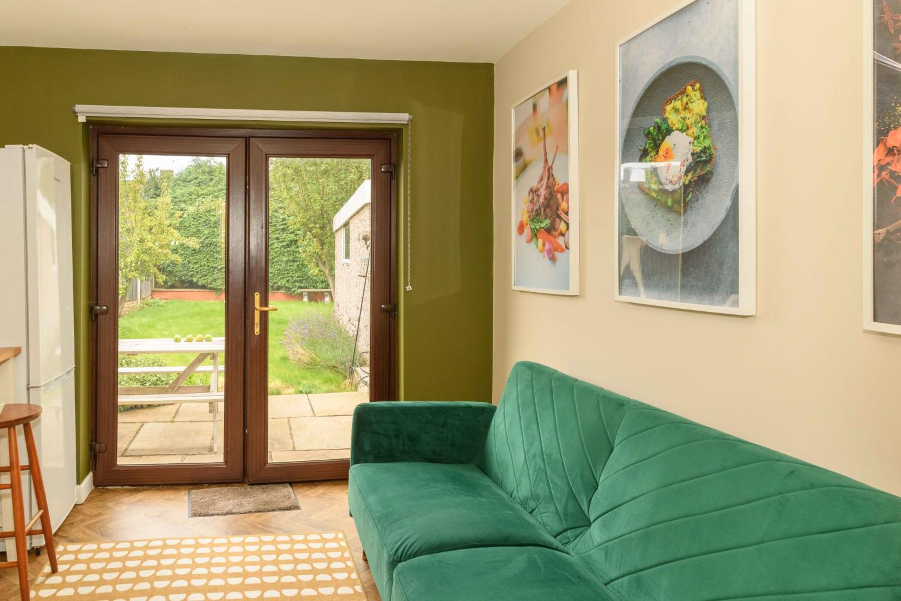 Three-Bedroom House photo 2