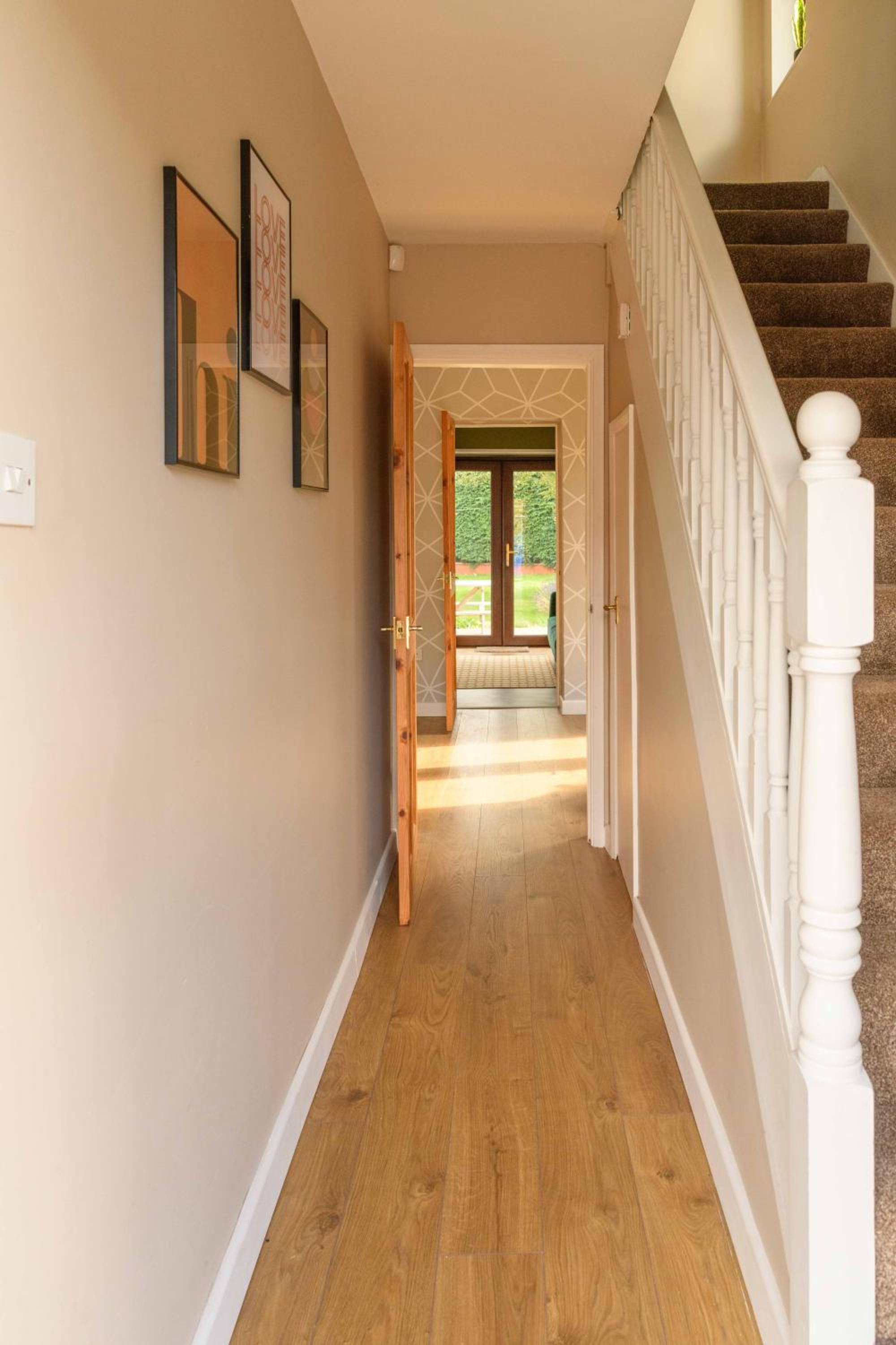 Three-Bedroom House photo 3