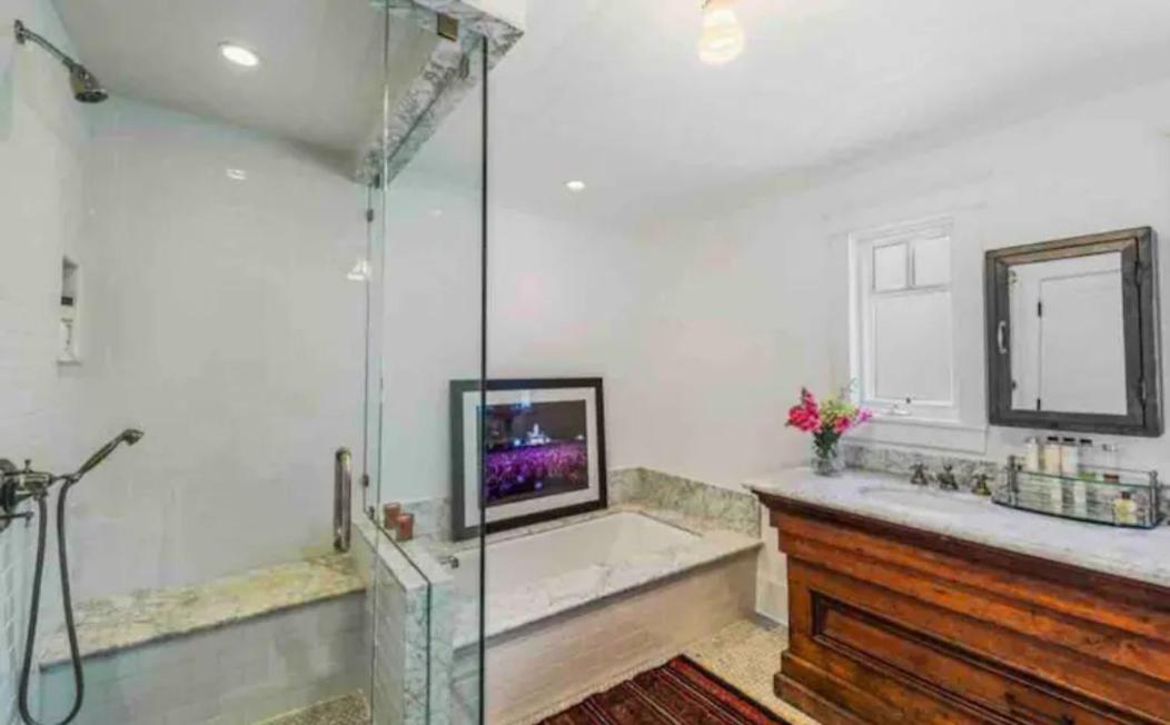 Three-Bedroom Villa photo 2