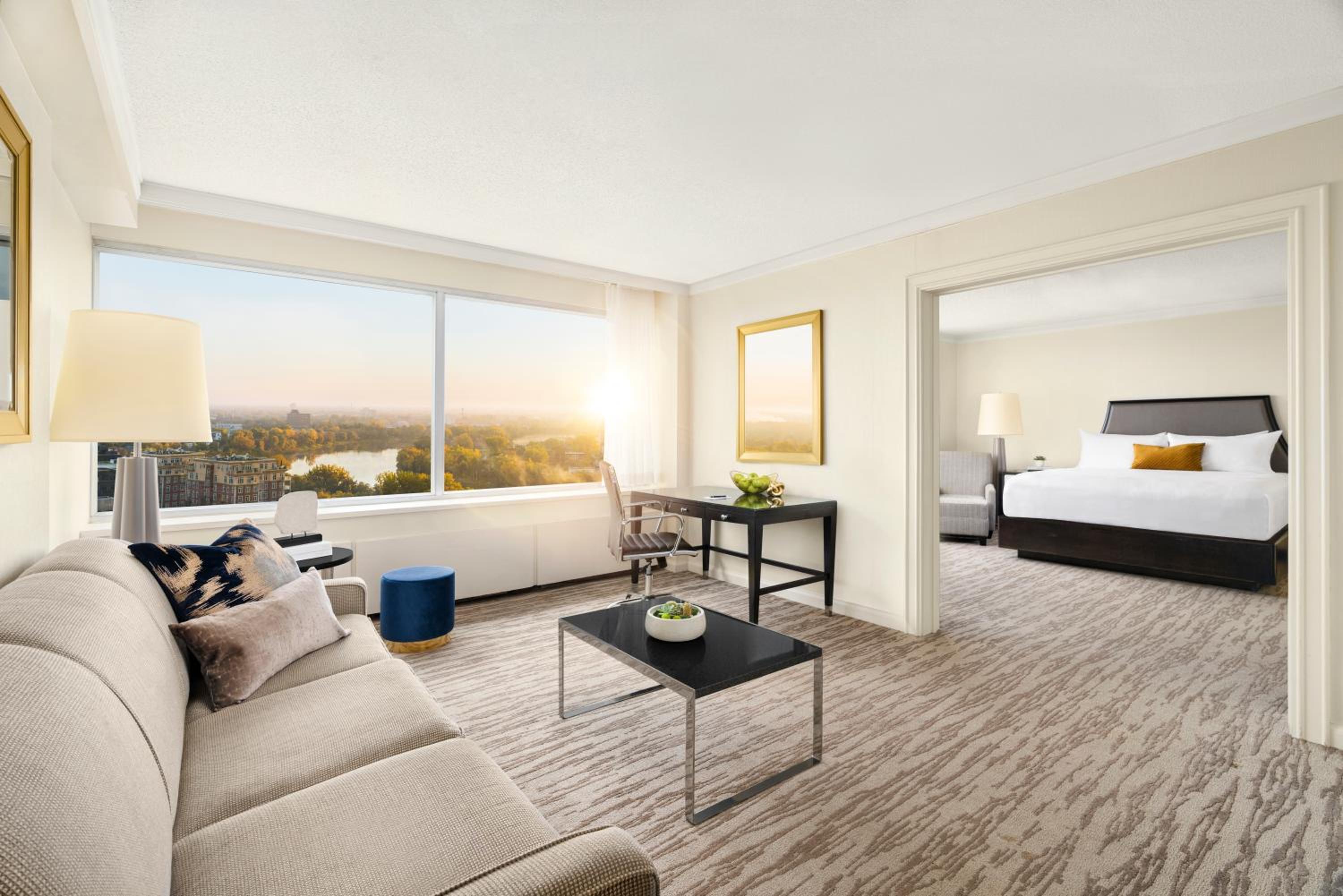 Fairmont Gold One-Bedroom King Suite - Lounge Access