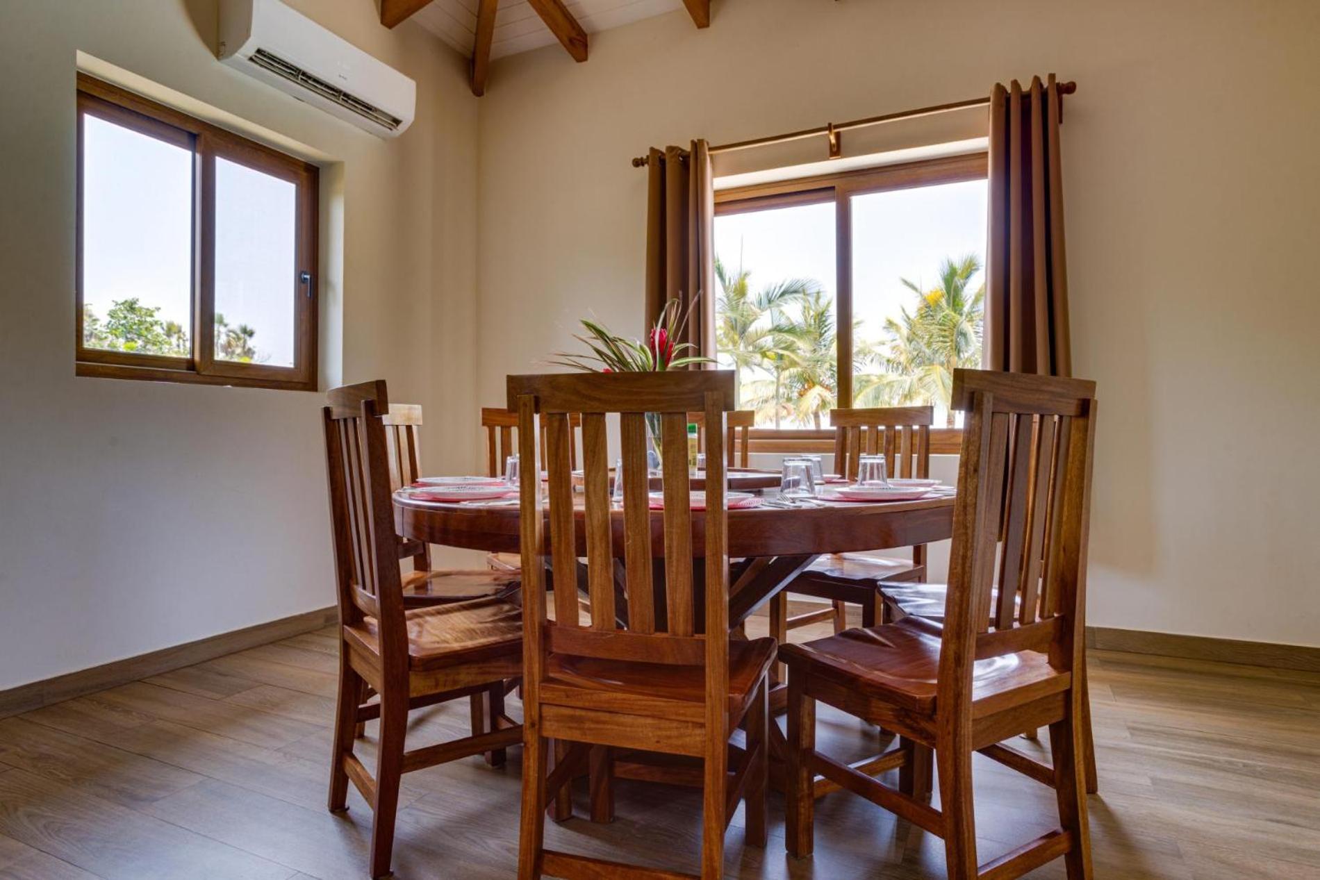 Villa photo 2